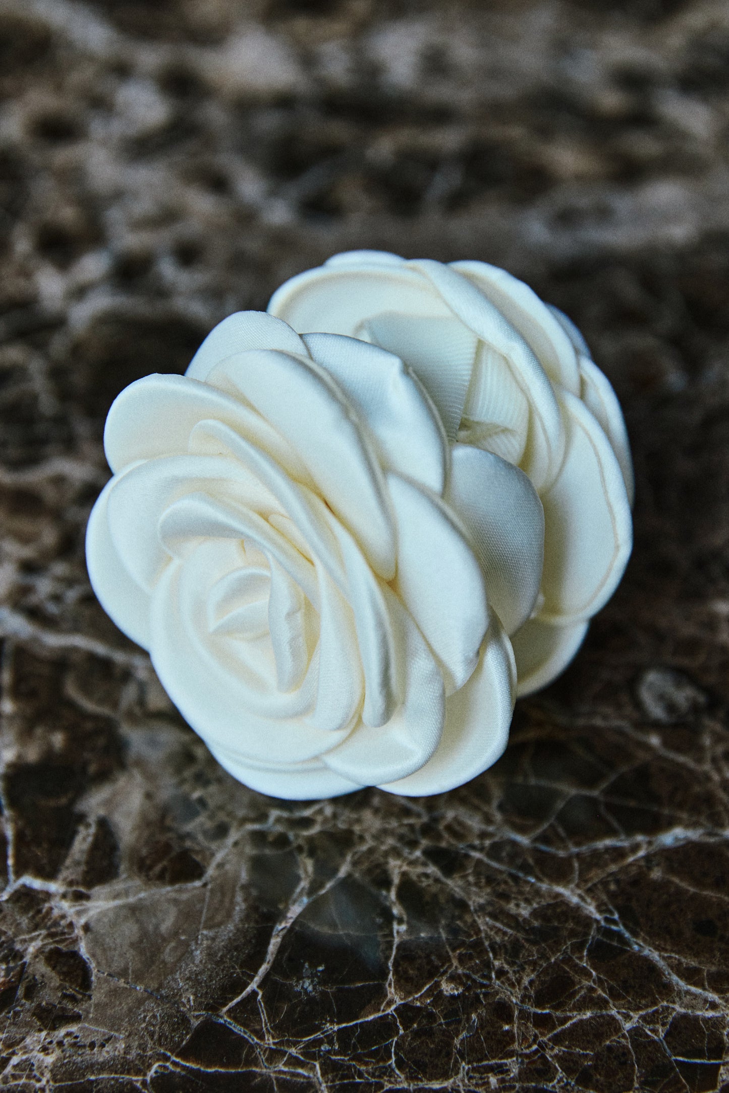 Small Rose Claw Ivory