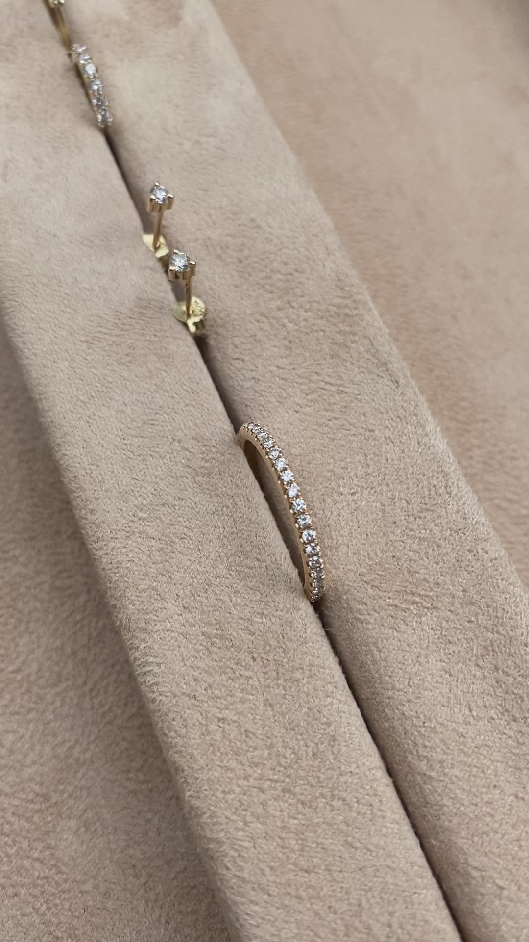 Load and play video in Gallery viewer, April-First-Berlin-Fine-Jewelry-14k-Gold-Penelope-Ring