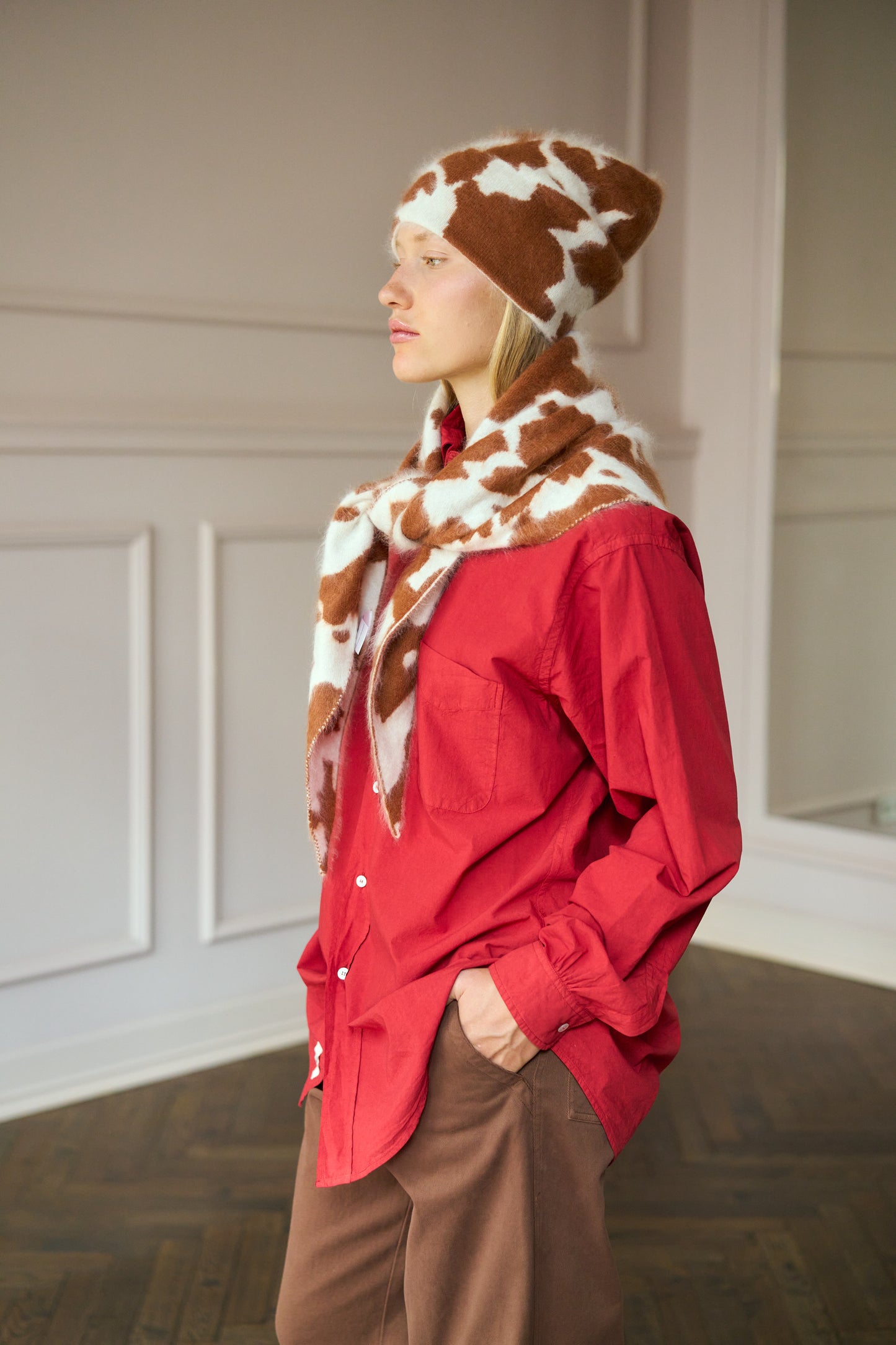 
                  
                    Grizzly Cowhide Wild Rag Cream/ Burnt Sienna
                  
                