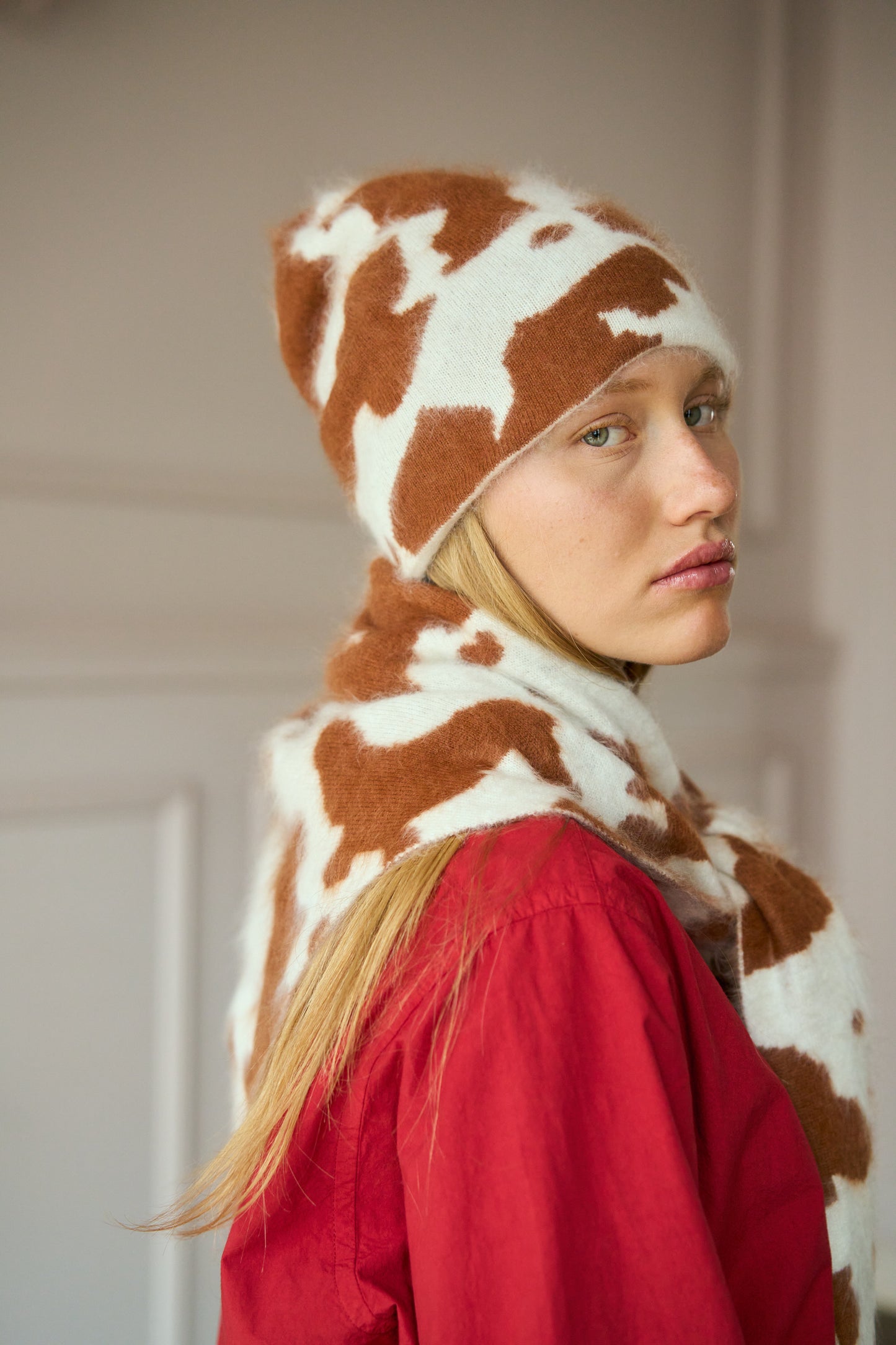 
                  
                    Grizzly Cowhide Wild Rag Cream/ Burnt Sienna
                  
                