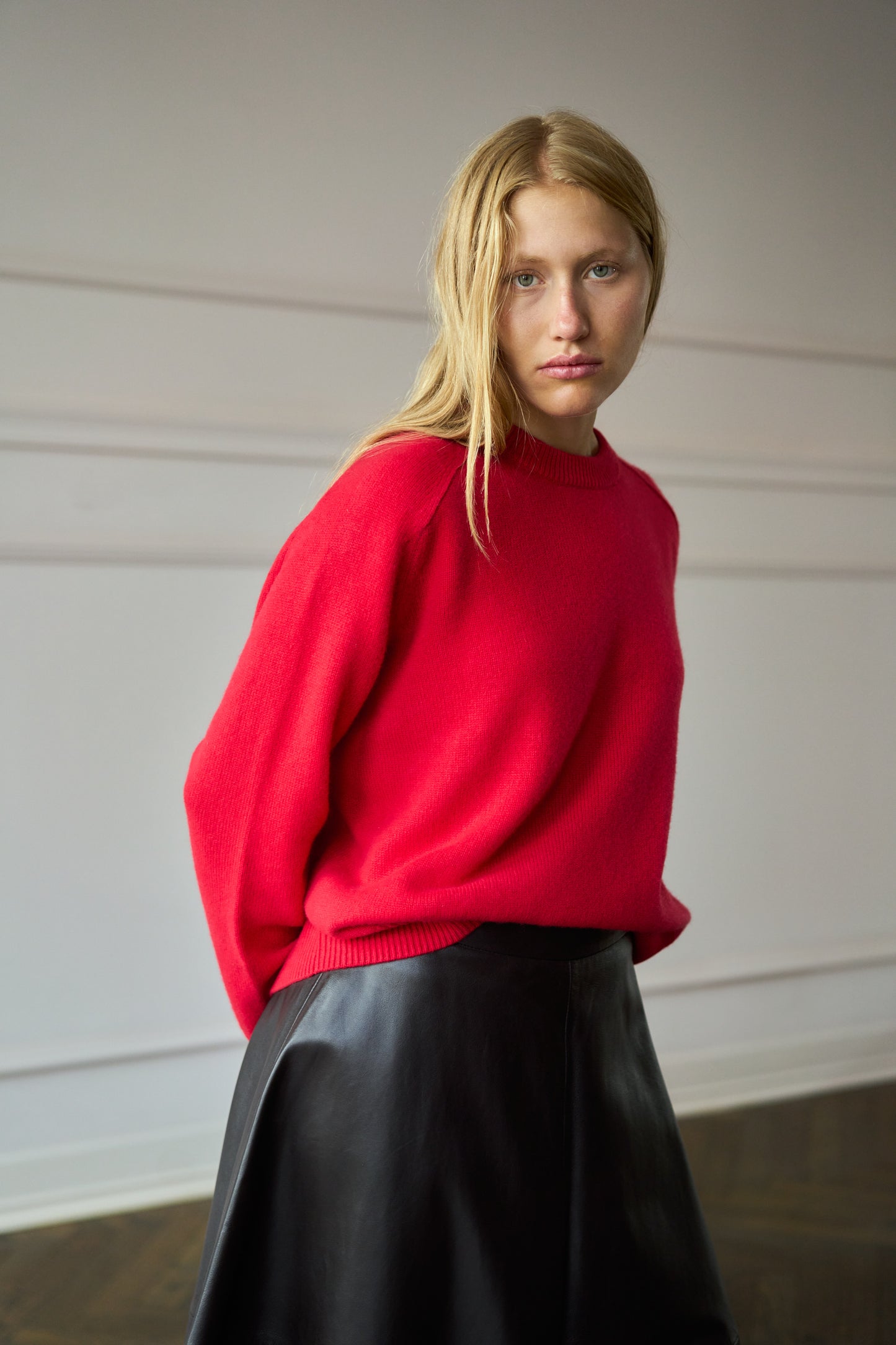 
                  
                    Boyfriend Crewneck Rouge
                  
                