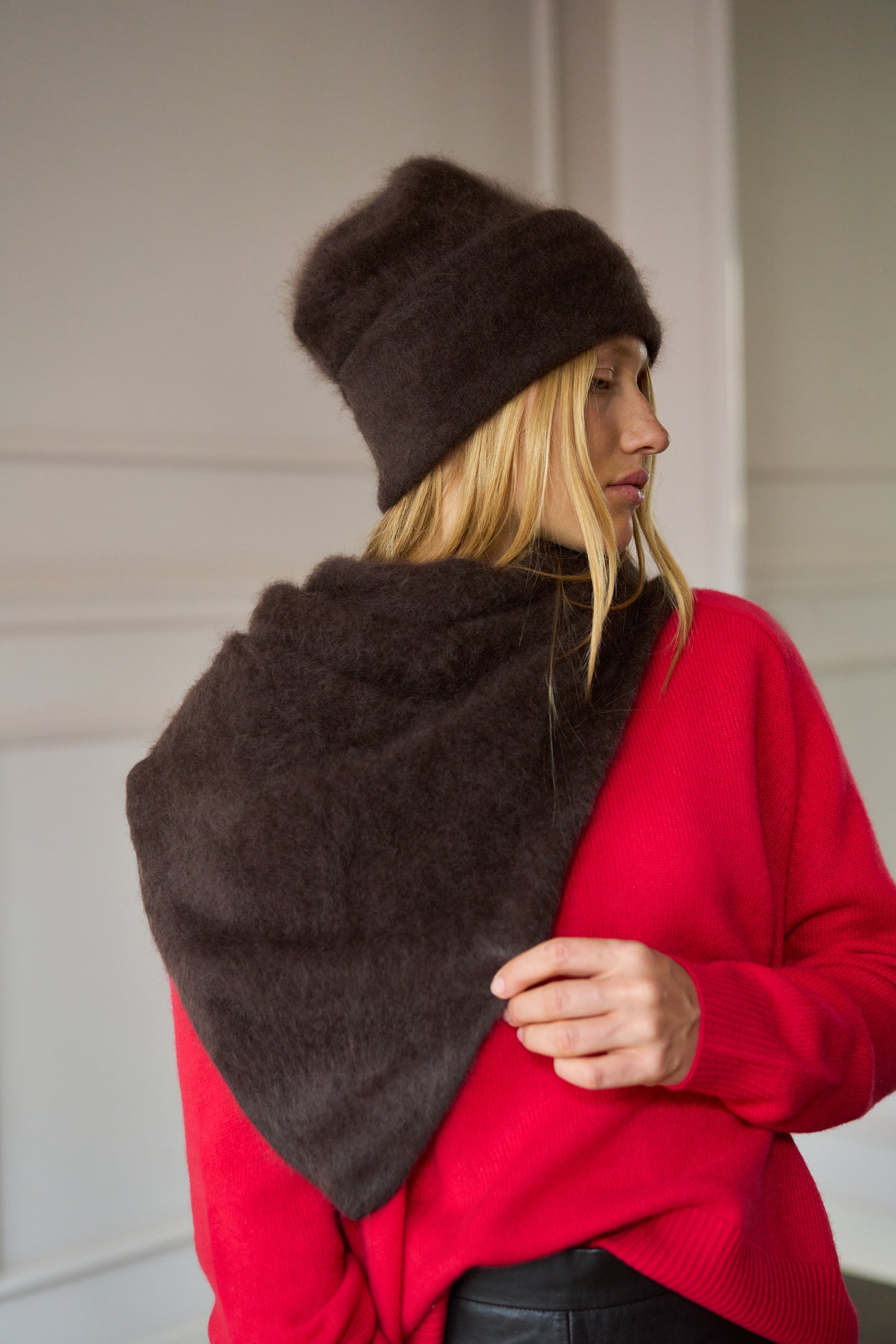 
                  
                    Brushed Cashmere Hat Chocolate Brown
                  
                