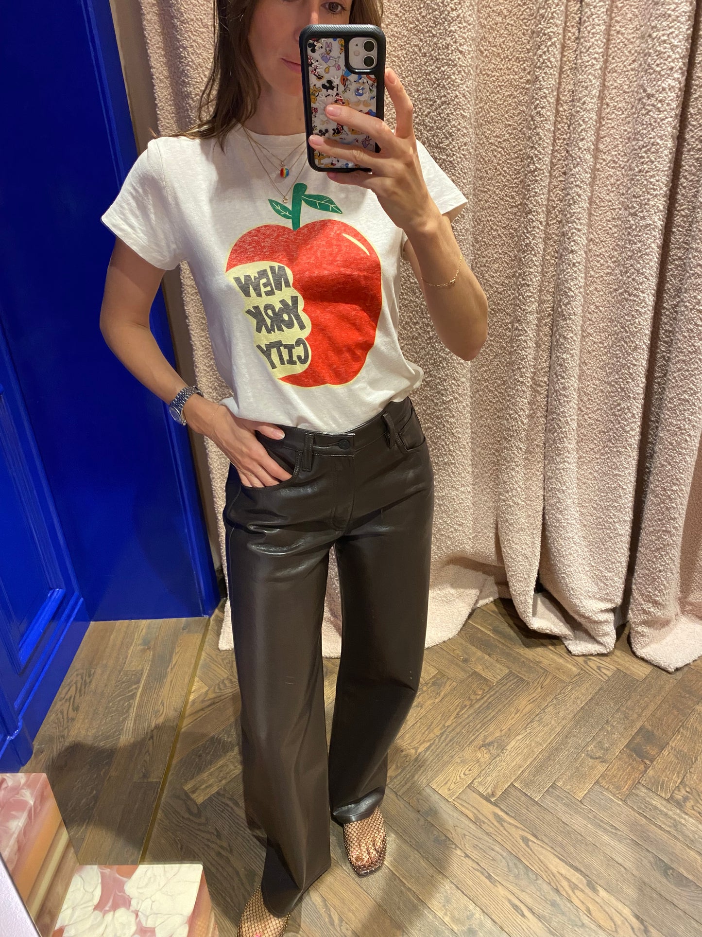 
                  
                    Apple T-Shirt NYC
                  
                