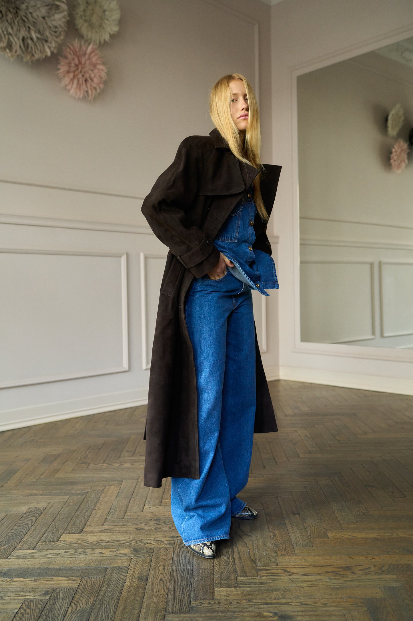 
                  
                    Corrin Suede Trenchcoat Espresso
                  
                