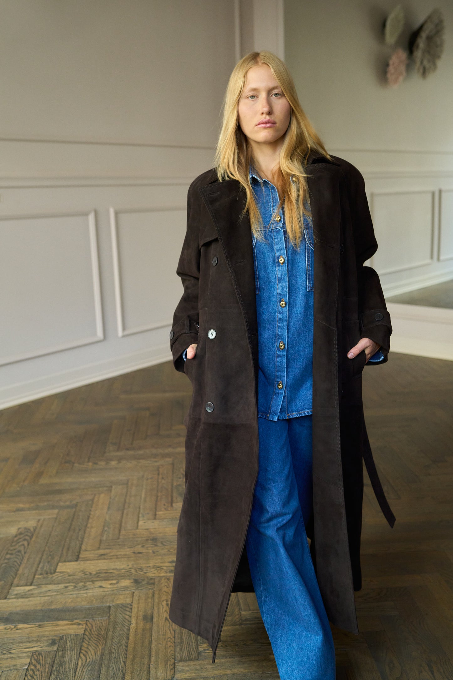 
                  
                    Corrin Suede Trenchcoat Espresso
                  
                