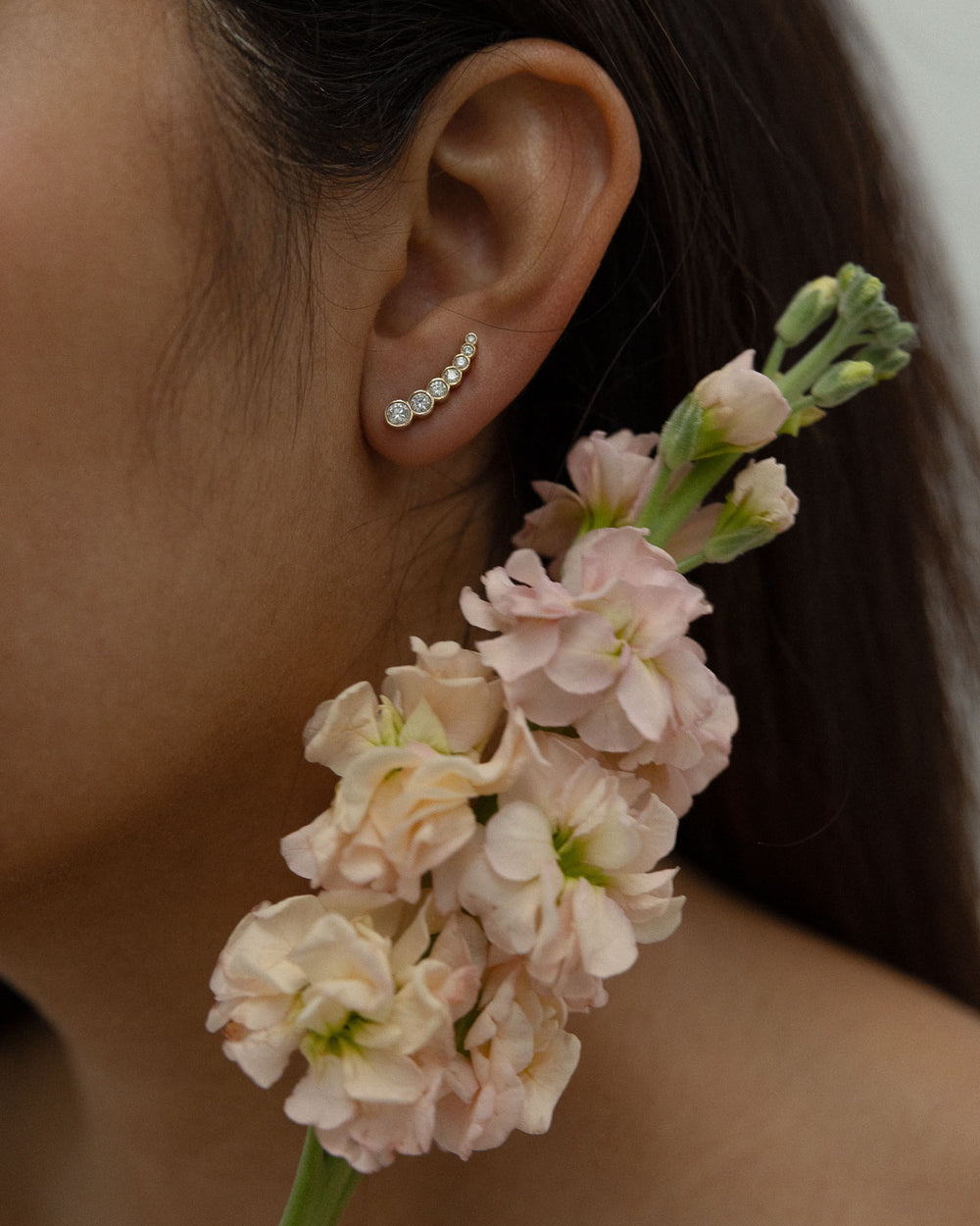 14k Gold Bezel Ombré Diamond Ear Piece