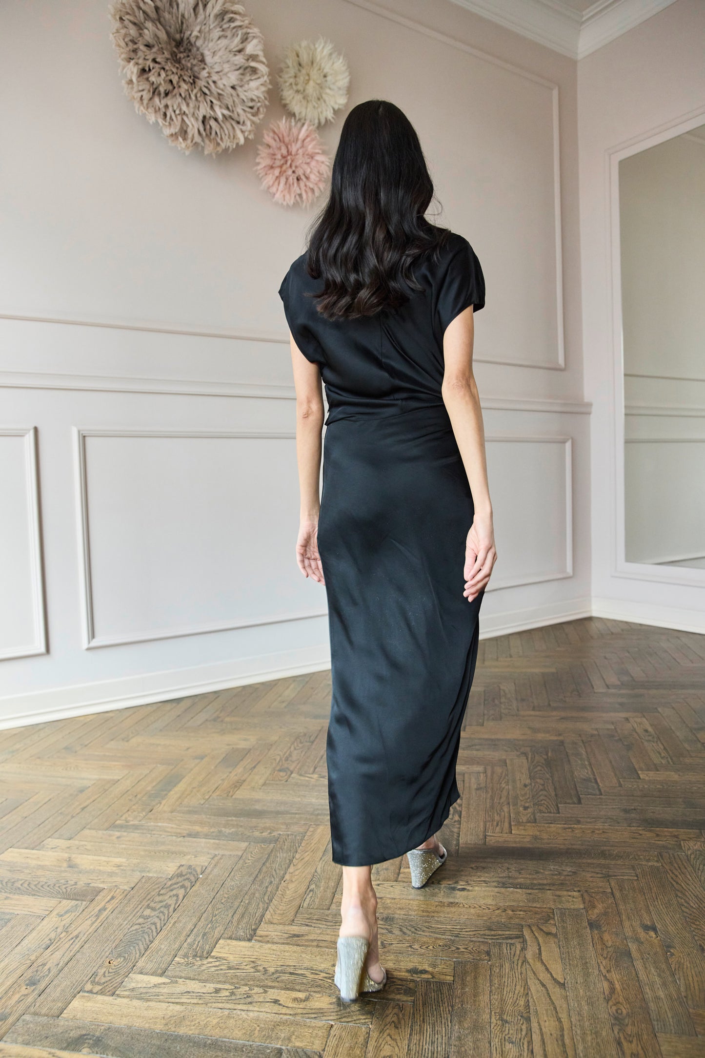 
                  
                    Alma Dress Black
                  
                