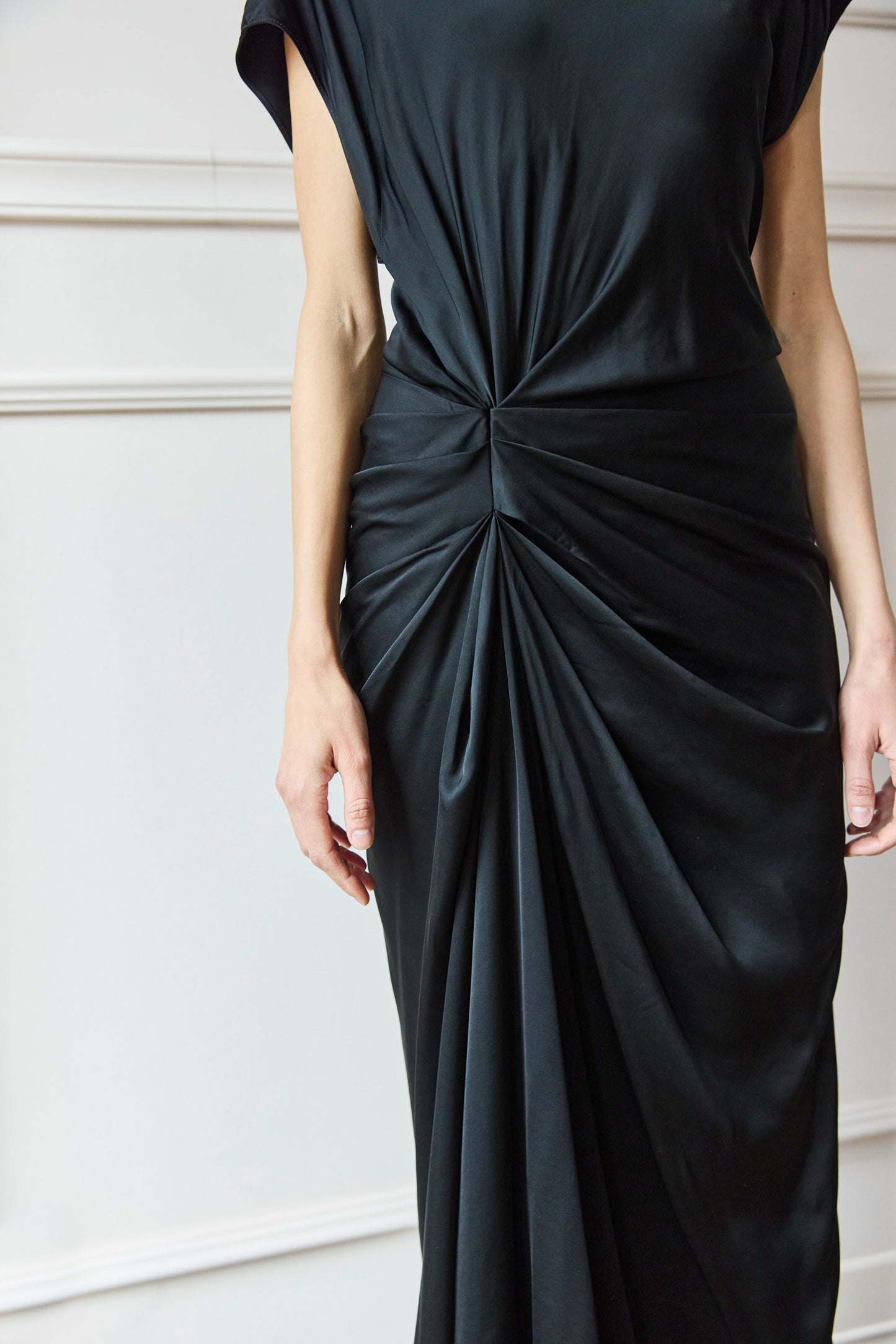 
                  
                    Alma Dress Black
                  
                