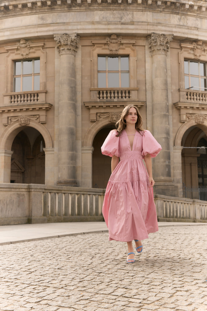 
                  
                    April-First-Berlin-Aje-Fallingwater-Dress-Rosa-Chalk-Pink
                  
                