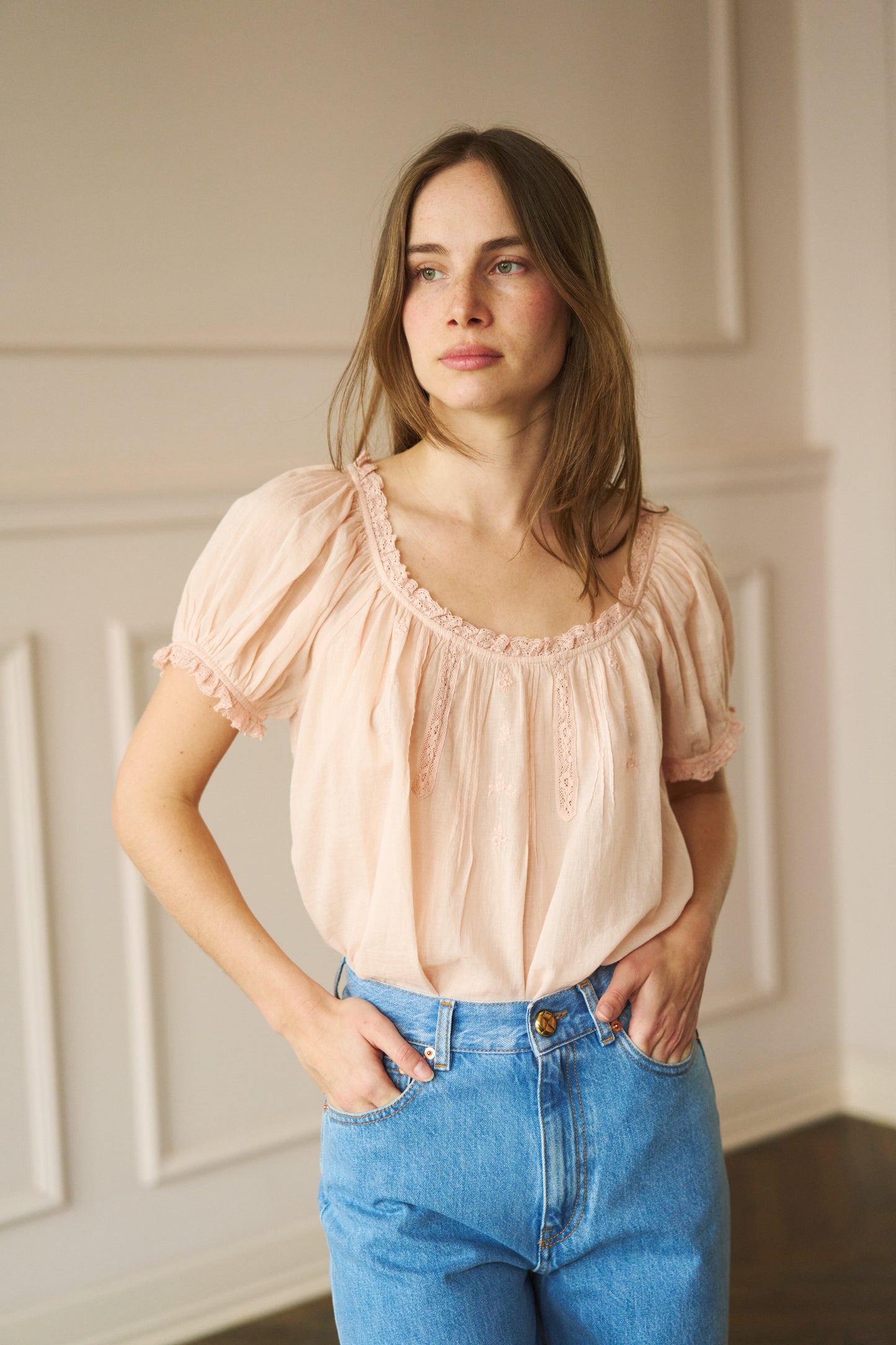 
                  
                    Nariida Java Jeans
                  
                