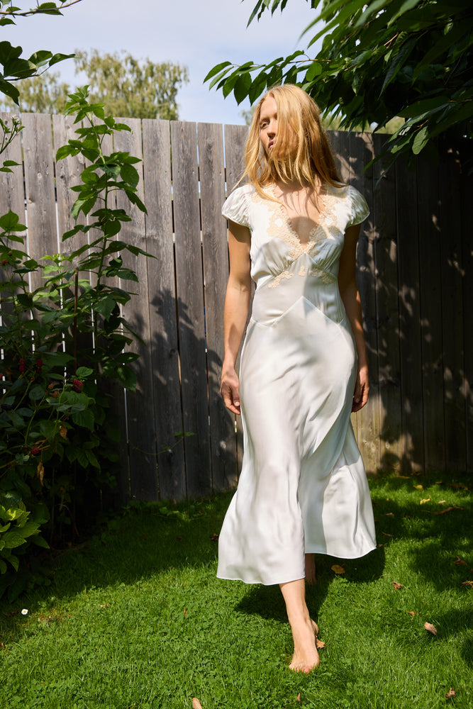 Dôen Coraline Dress – Silk Satin Salt & Peach Lace
