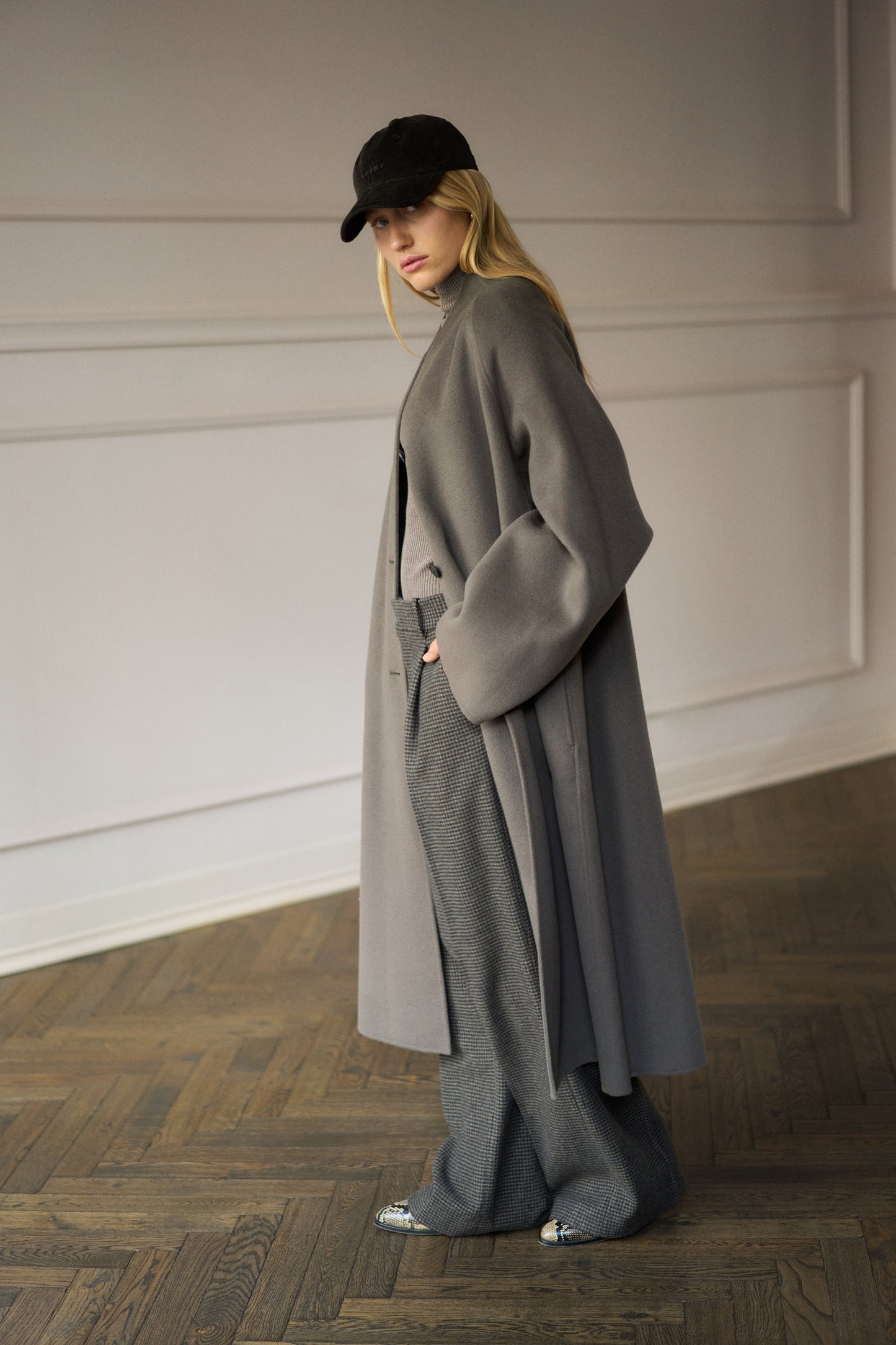 
                  
                    Soeur Corduroy Base Cap
                  
                