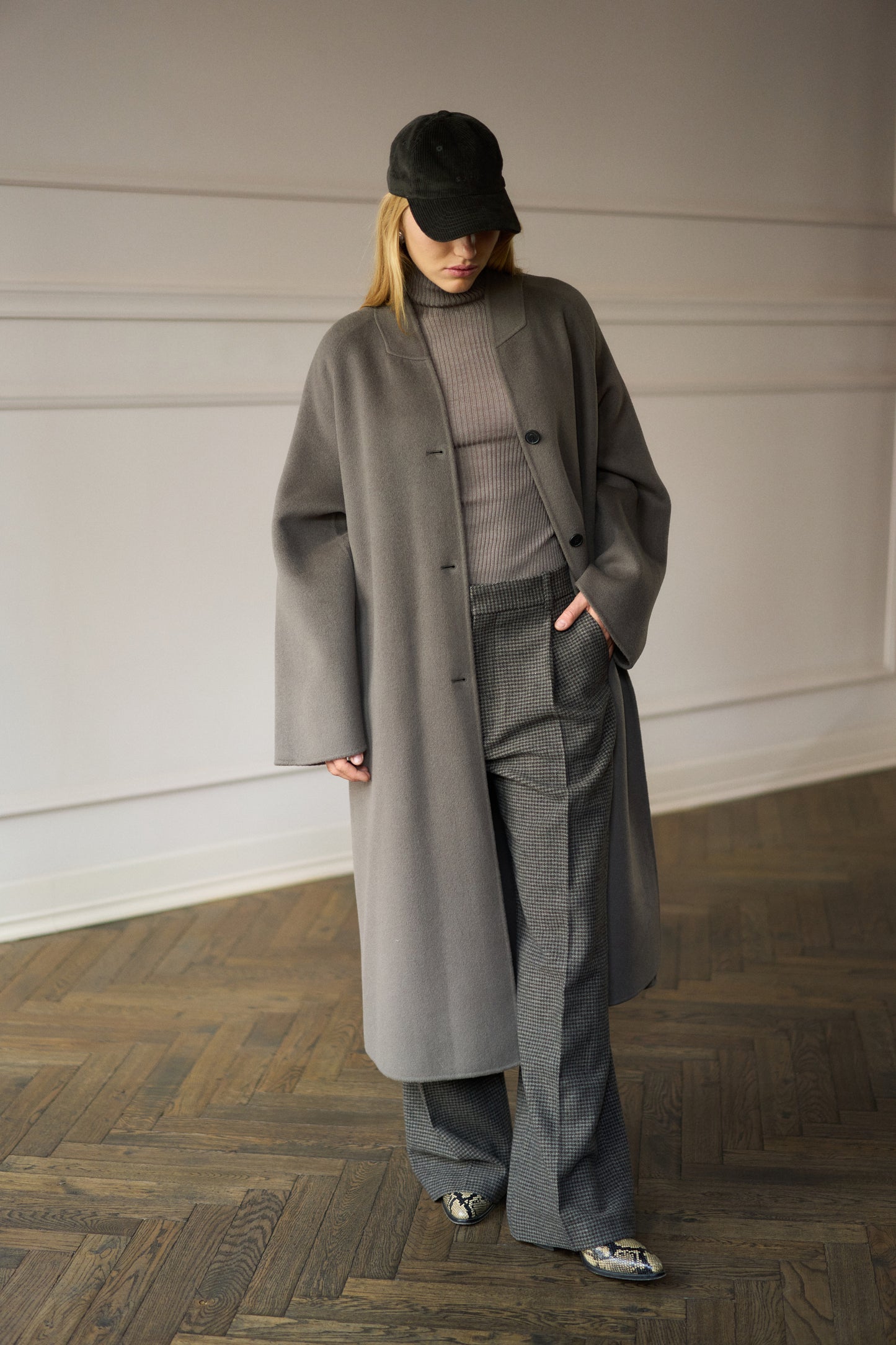
                  
                    Soeur Corduroy Base Cap
                  
                