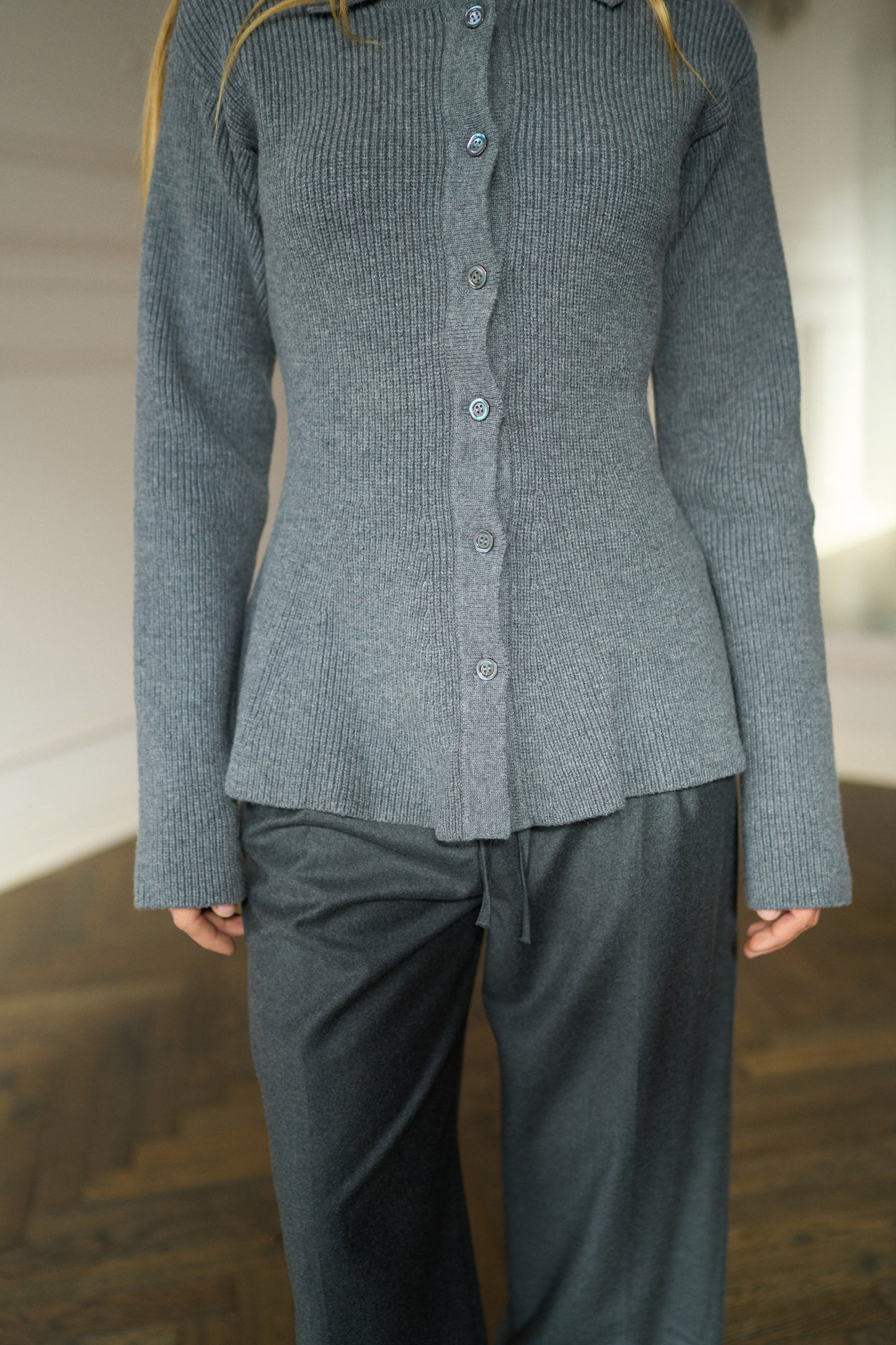 
                  
                    April-First-Berlin-Rohe-Pleated-Wool-Pants-Grey
                  
                