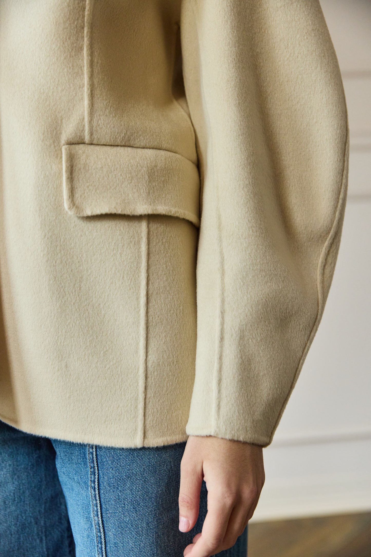 
                  
                    April-First-Berlin-Soft-Goat-Brushed-Cashmere-Blazer-Cream
                  
                