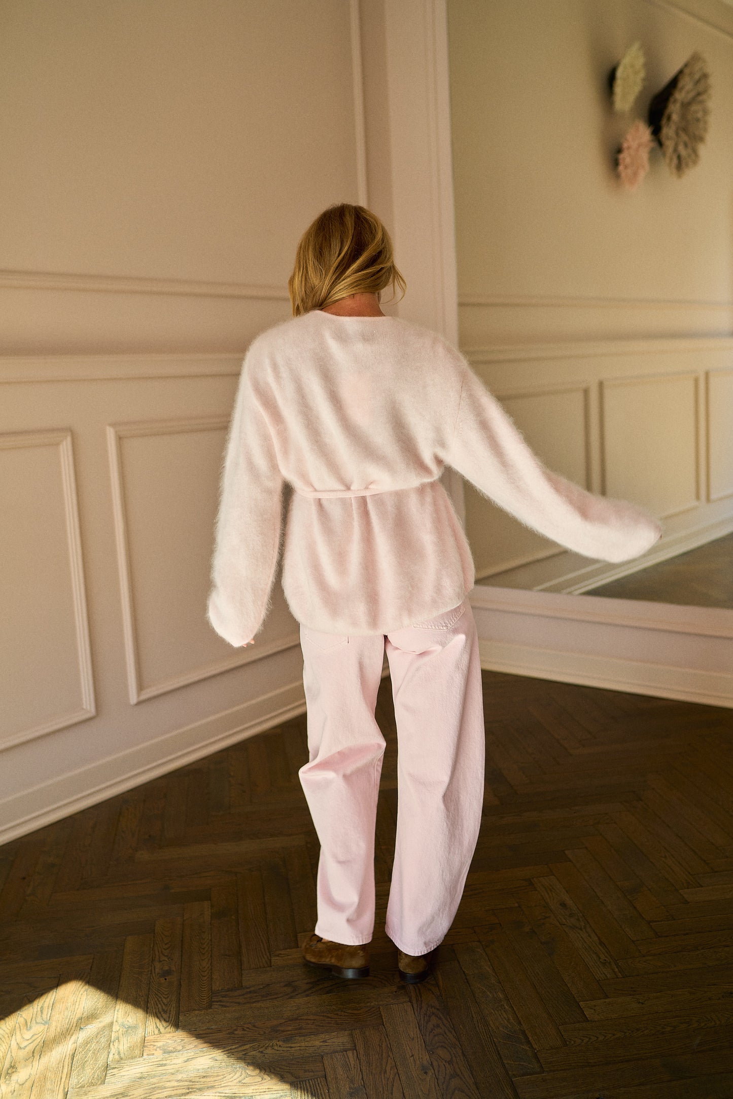 
                  
                    April-First-Berlin-Soft-Goat-Brushed-Cashmere-Cardigan-Powder
                  
                