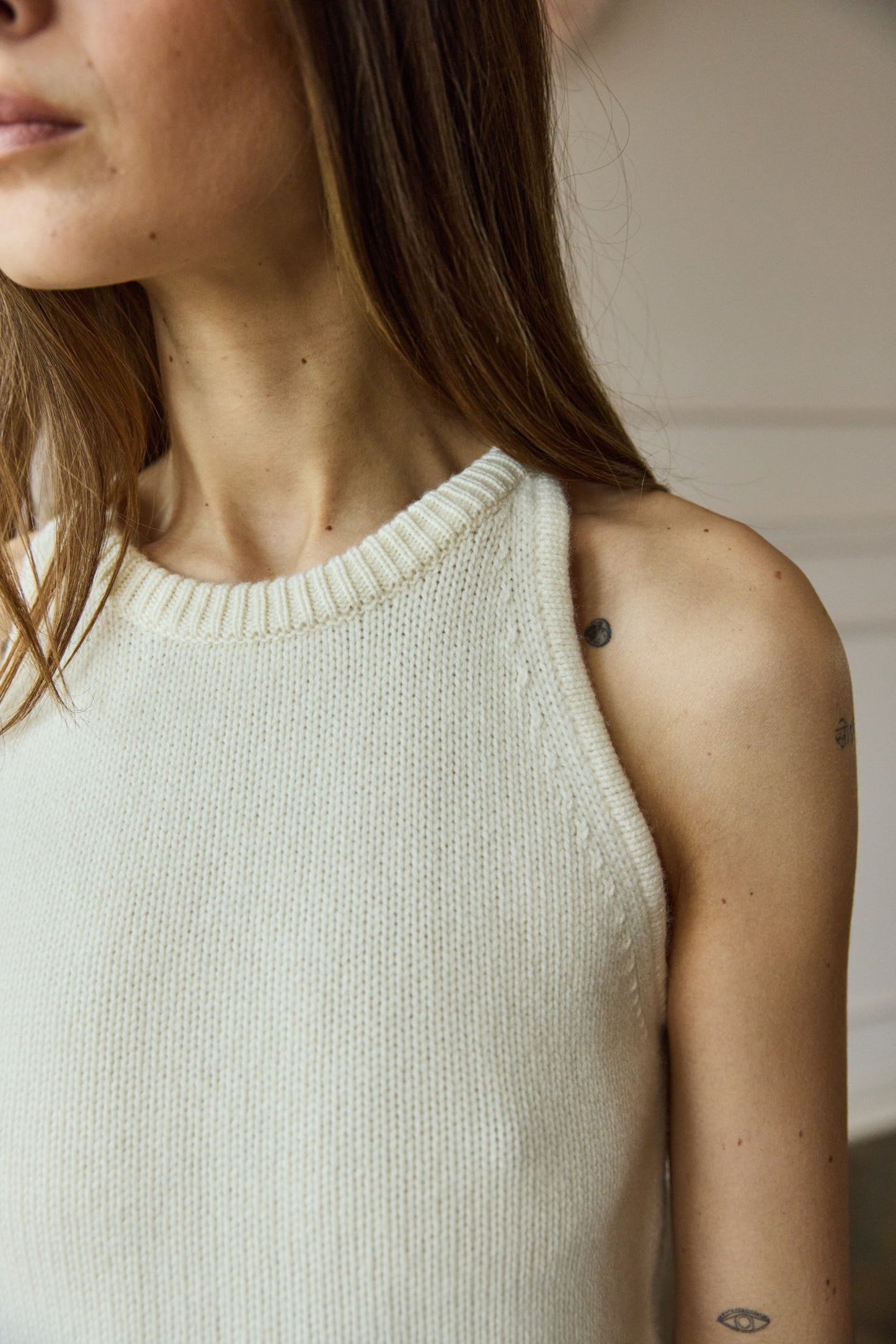 
                  
                    April-First-Berlin-Soft-Goat-Cashmere-Singlet-Feather-White
                  
                