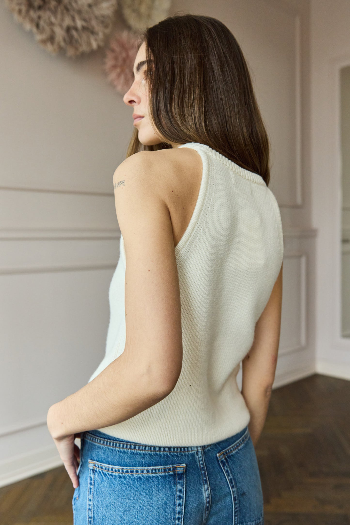 
                  
                    April-First-Berlin-Soft-Goat-Cashmere-Singlet-Feather-White
                  
                