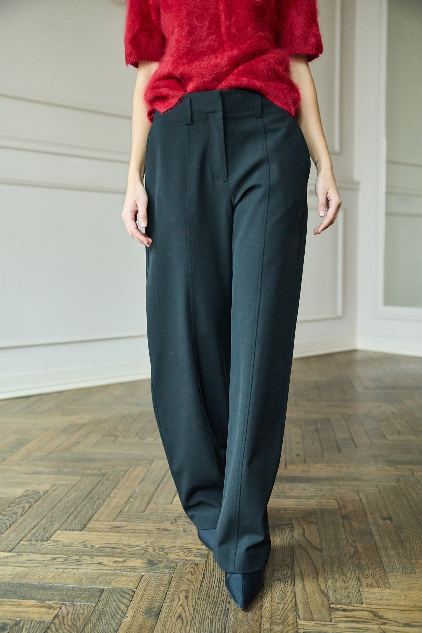
                  
                    Ames Barell Leg Pants Black
                  
                