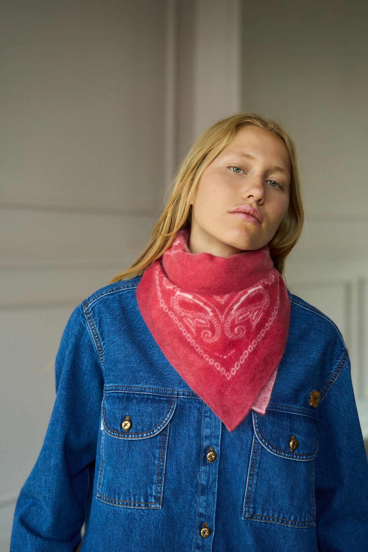 
                  
                    Cashmere Bandana Mars Red
                  
                