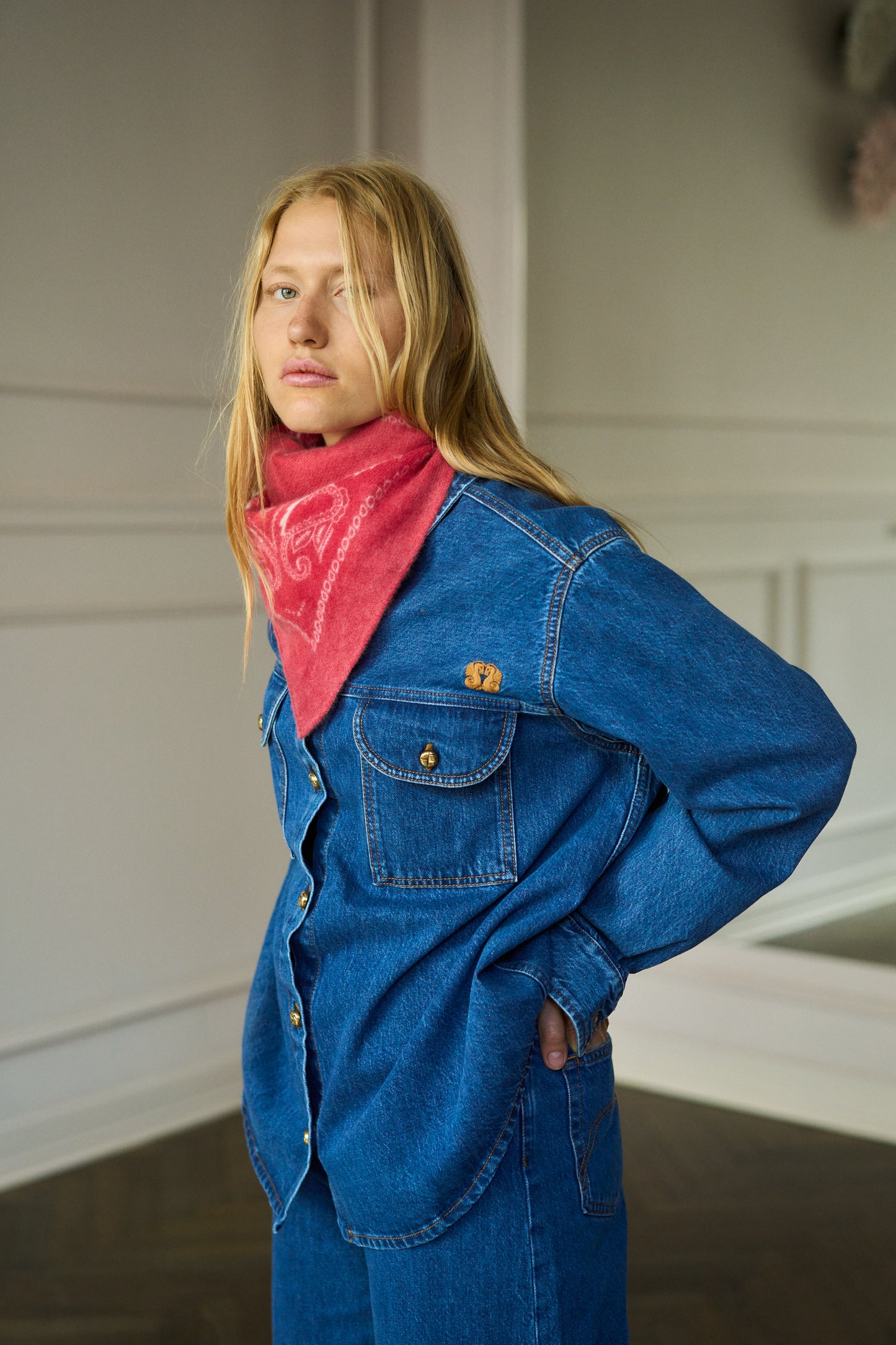 
                  
                    Cashmere Bandana Mars Red
                  
                