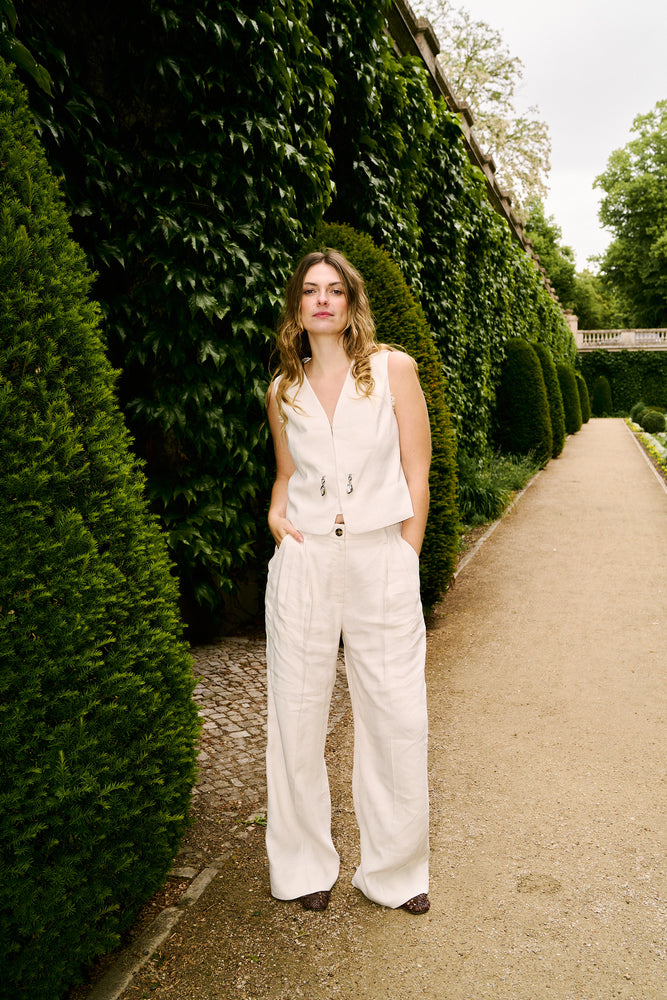 
                  
                    A.L.C. Leo Vest Beige
                  
                