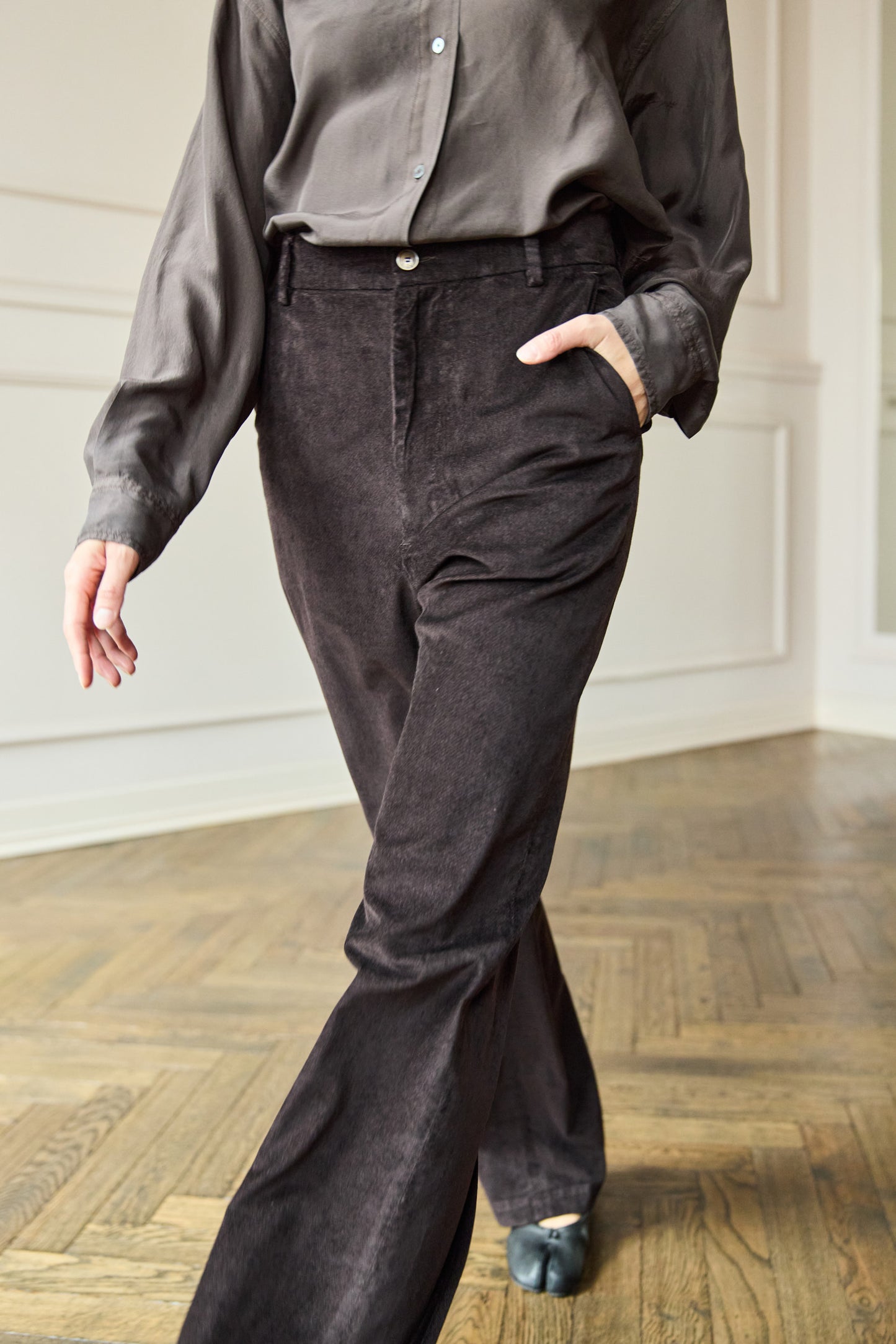 
                  
                    Pants Nini Velvet Brown
                  
                