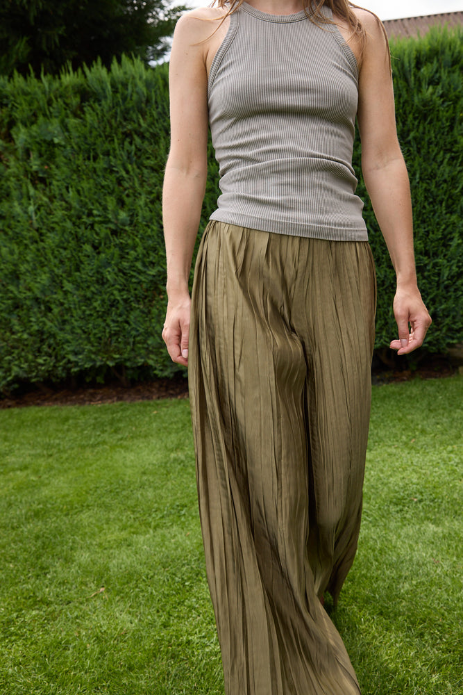 
                  
                    Roberto Collina Plissé Pants Khaki
                  
                