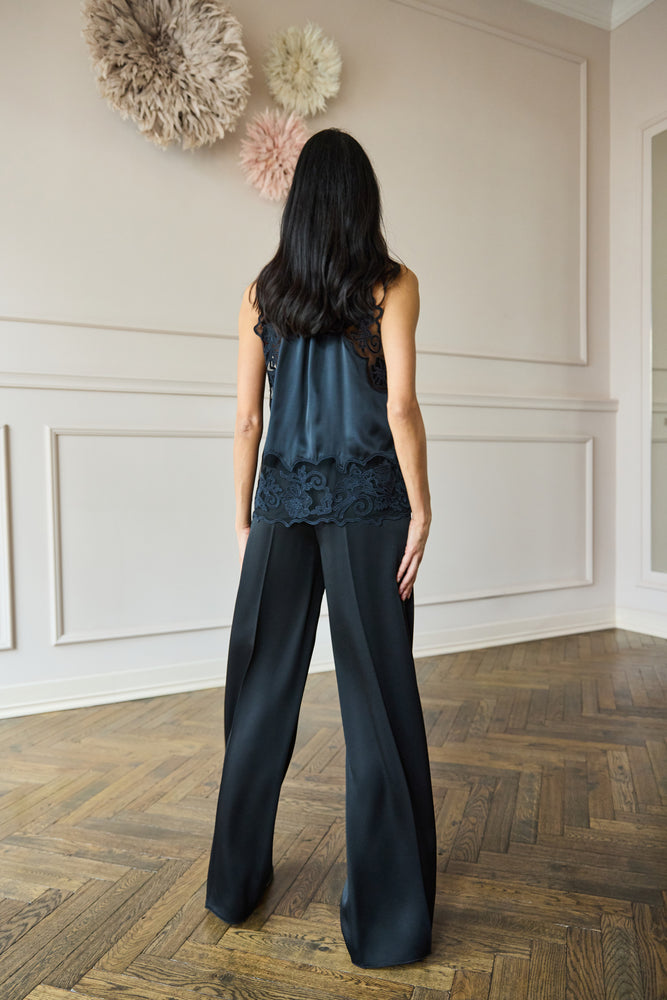 
                  
                    Elowen Top Noir
                  
                