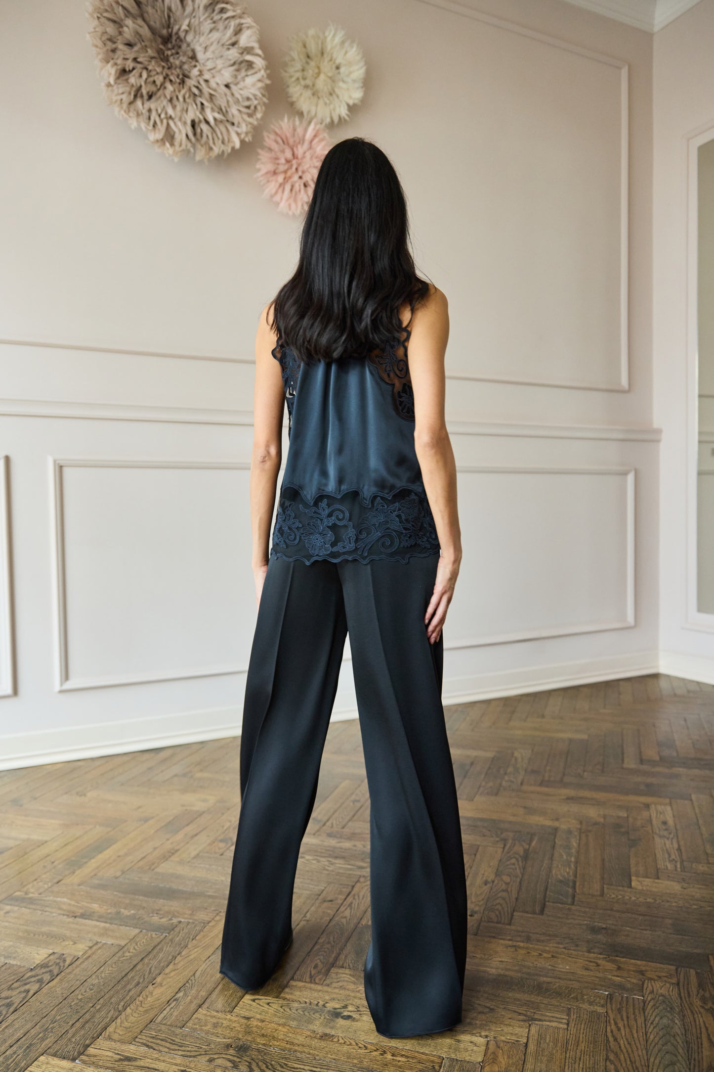 
                  
                    Elowen Top Noir
                  
                
