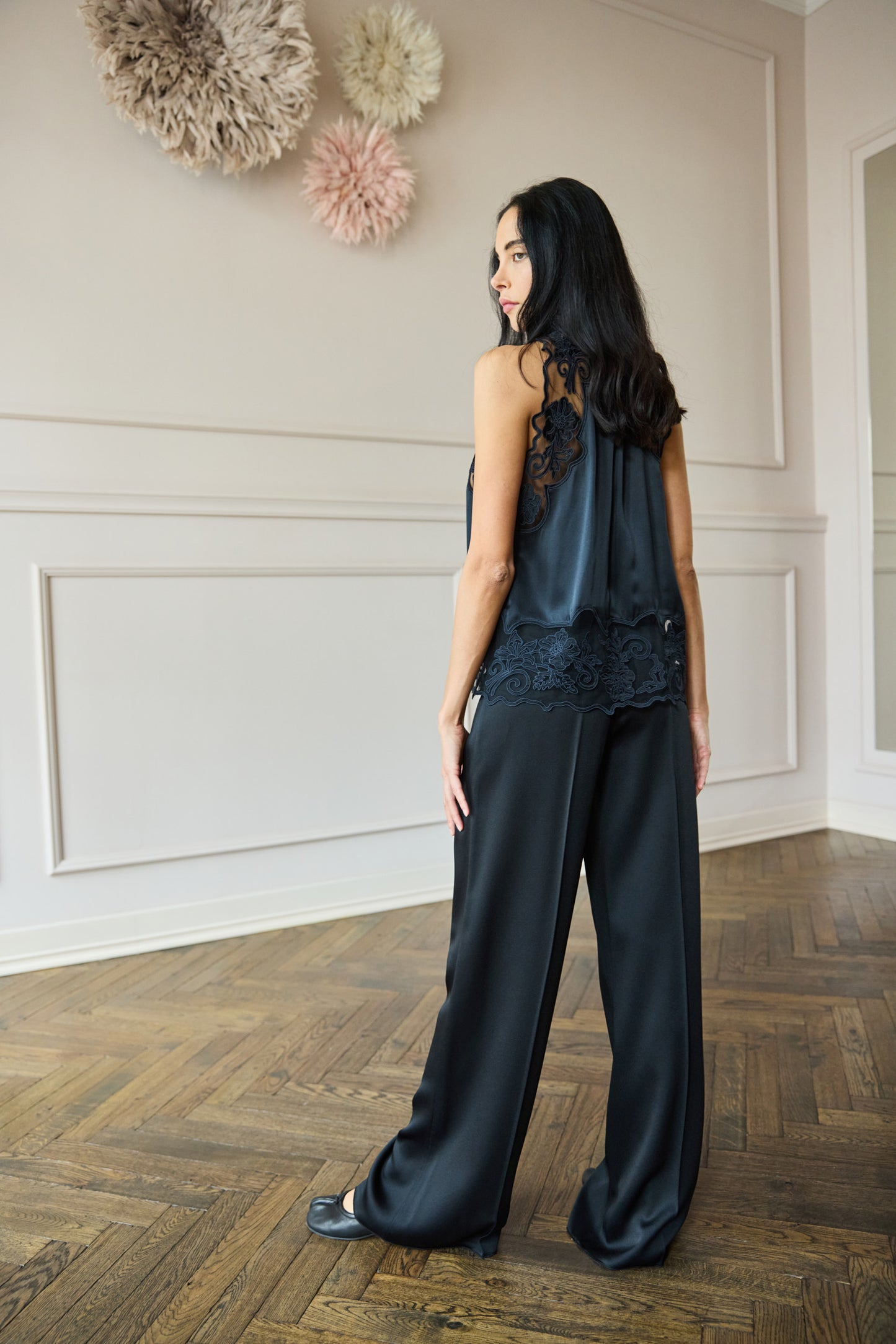 
                  
                    Elowen Top Noir
                  
                