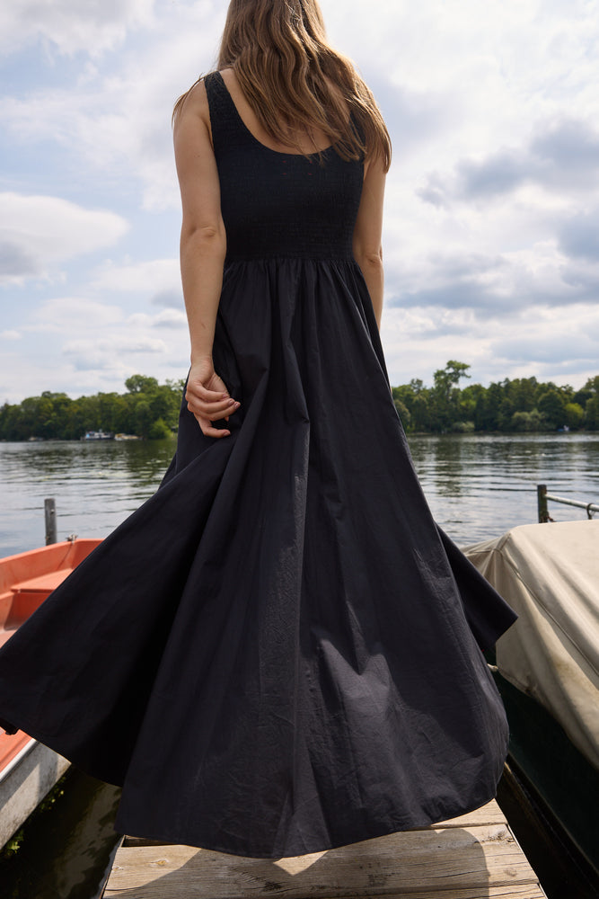 
                  
                    Xirena Florence Dress Black
                  
                