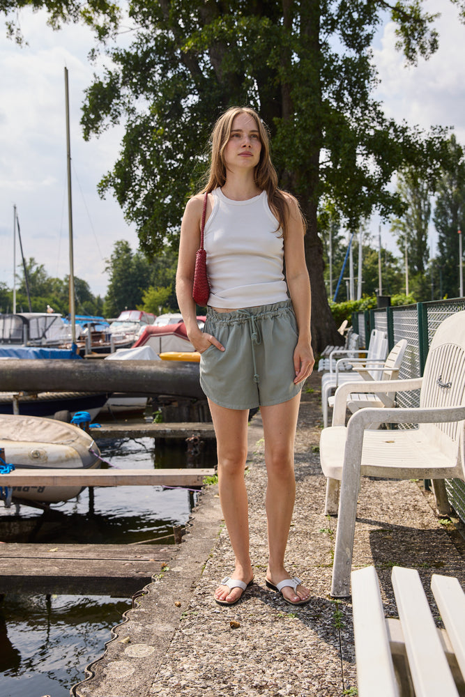 
                  
                    Xirena Wesley Shorts Khaki
                  
                