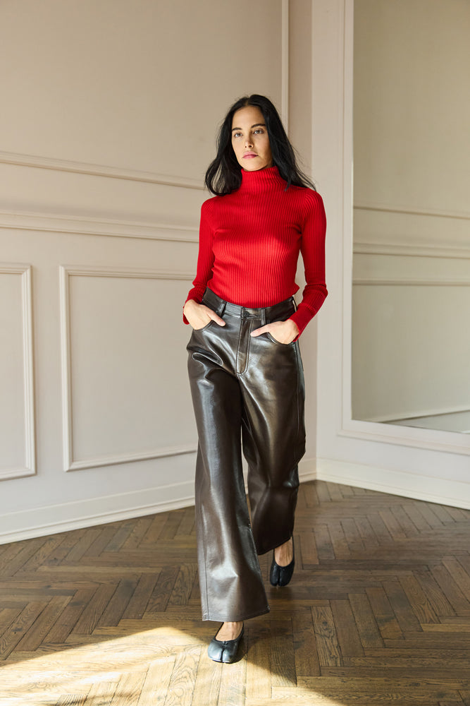 
                  
                    Turtleneck Rosso
                  
                