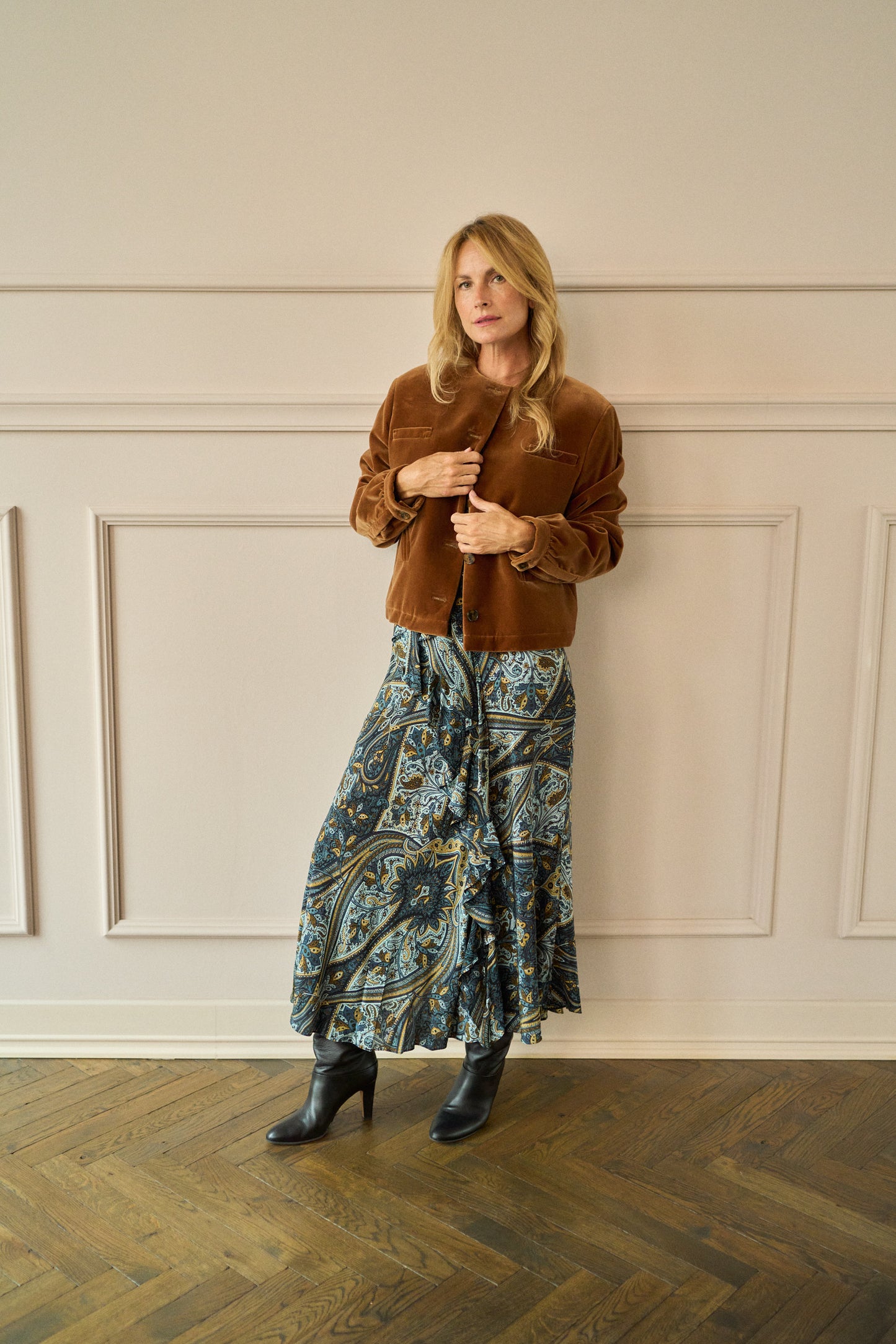 
                  
                    April First Berlin Blazé Milano Gliss Bolero Velvet Jacket Jealousy Caramel
                  
                