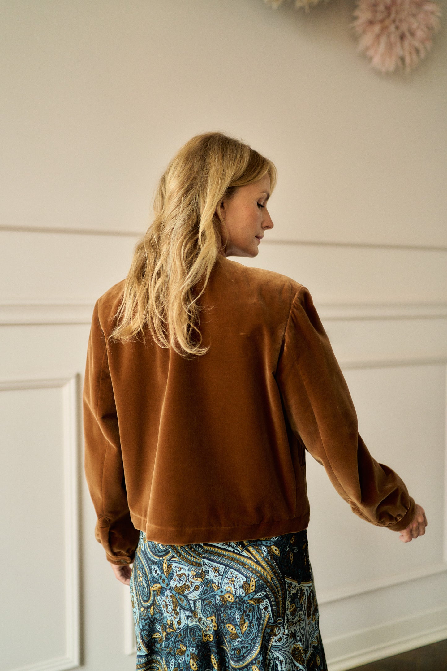 
                  
                    April First Berlin Blazé Milano Gliss Bolero Velvet Jacket Jealousy Caramel
                  
                