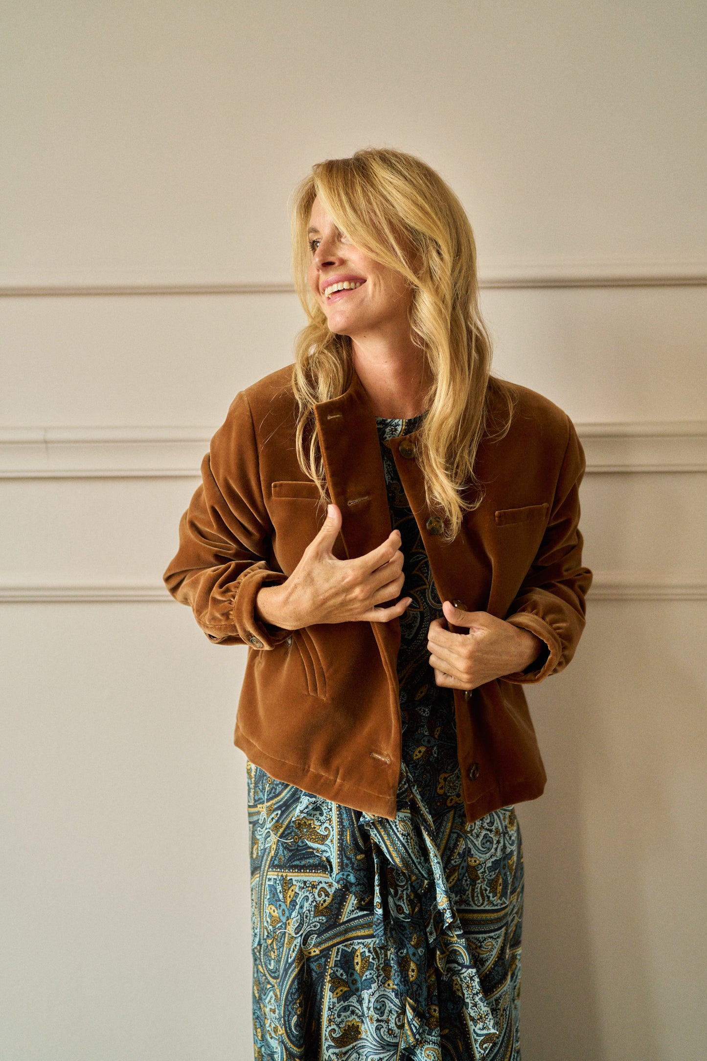 
                  
                    April First Berlin Blazé Milano Gliss Bolero Velvet Jacket Jealousy Caramel
                  
                