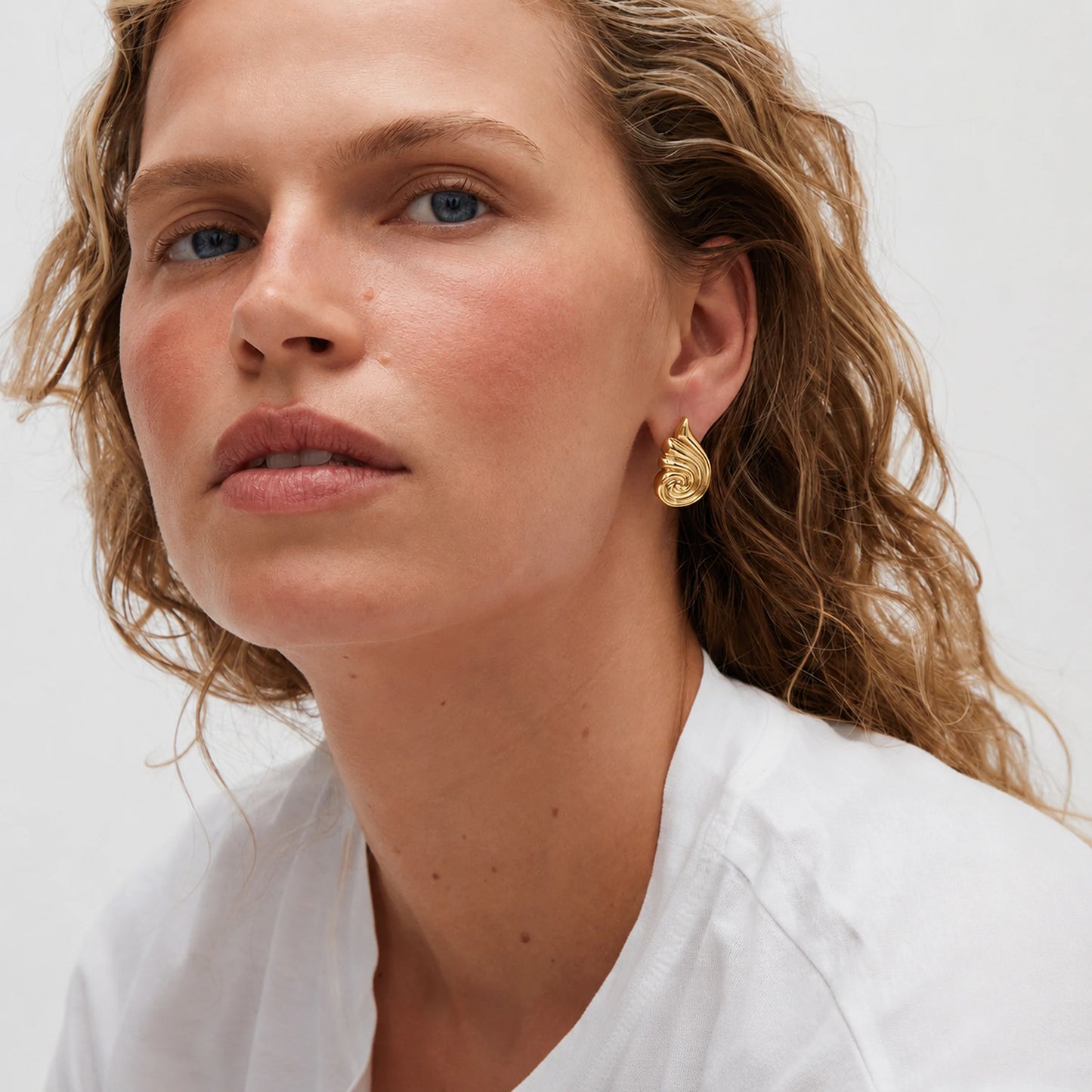 
                  
                    April First Berlin Heaven Mayhem Capri Earrings Gold
                  
                