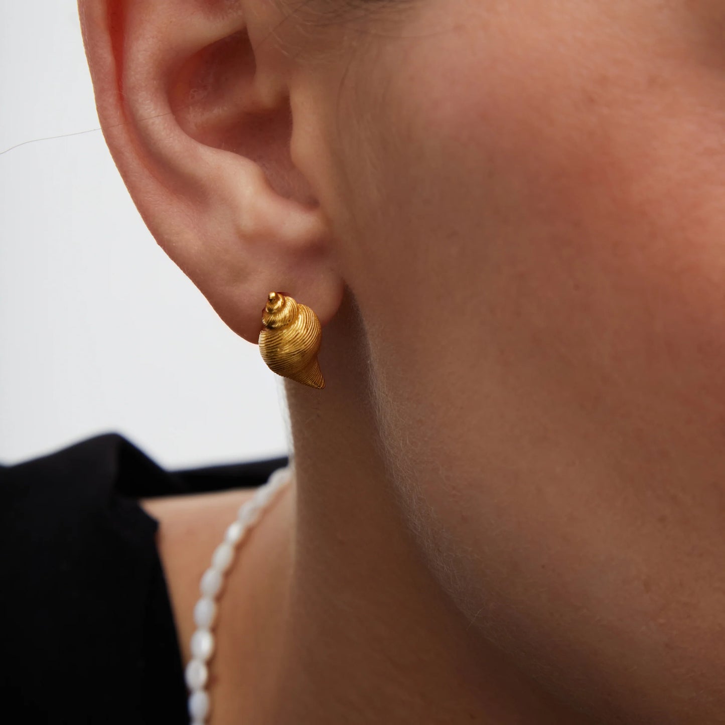 
                  
                    April First Berlin Heaven Mayhem Luce Earrings Gold 
                  
                