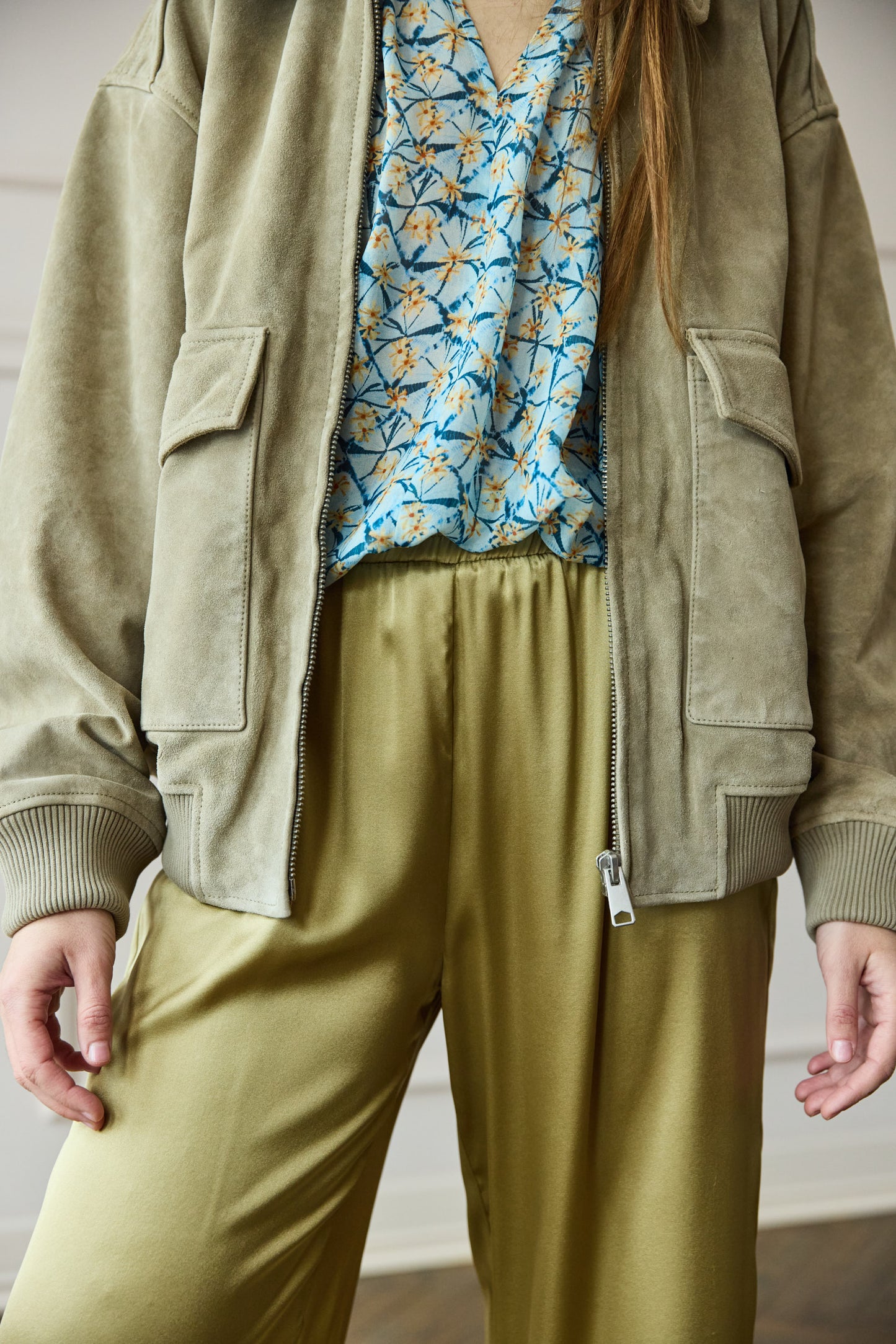 
                  
                    April First Berlin Roberto Collina Silk Pants Olive
                  
                