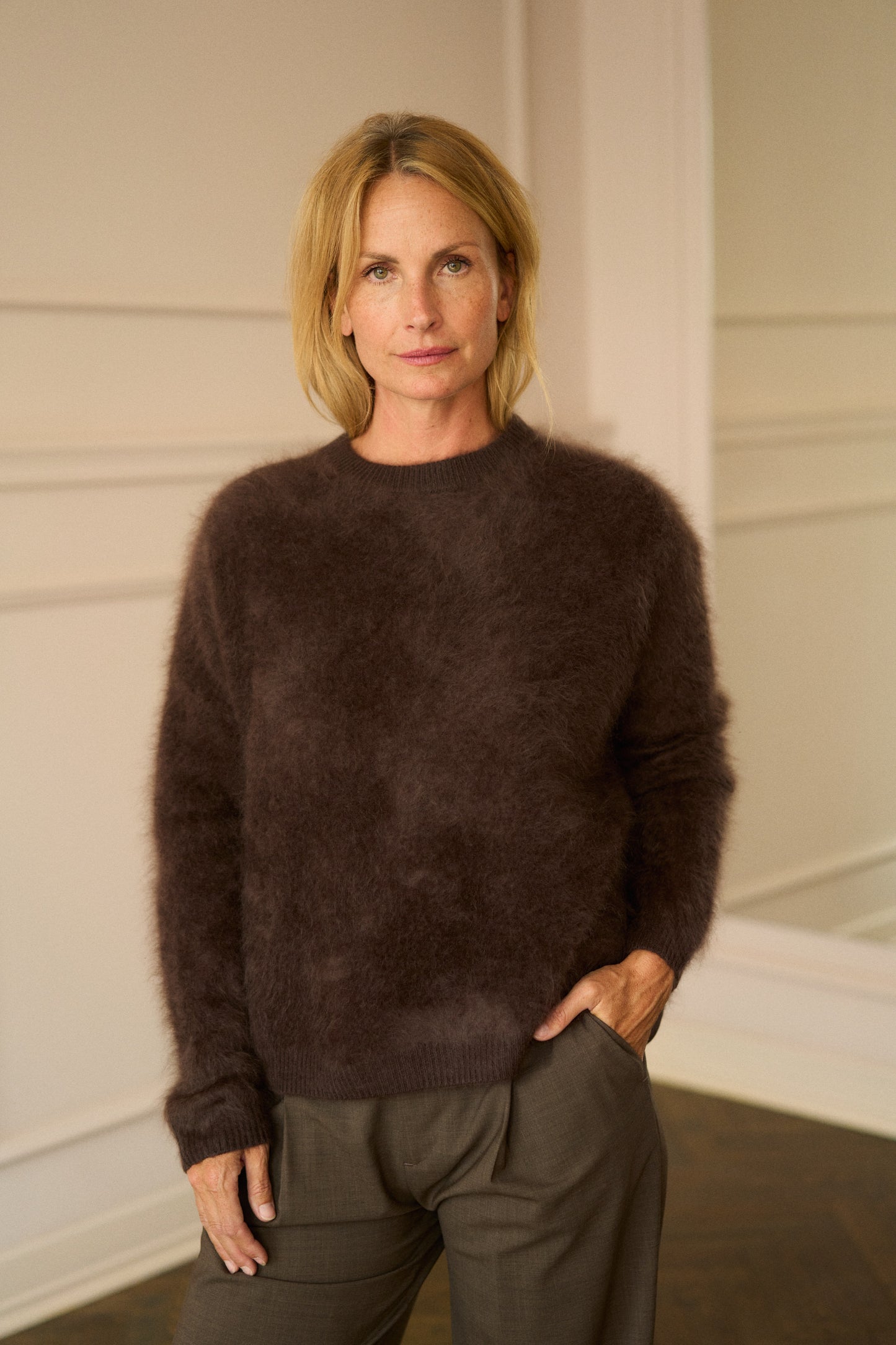 
                  
                    April First Berlin Soft Goat Brushed Boyfriend Crewneck Mocha
                  
                