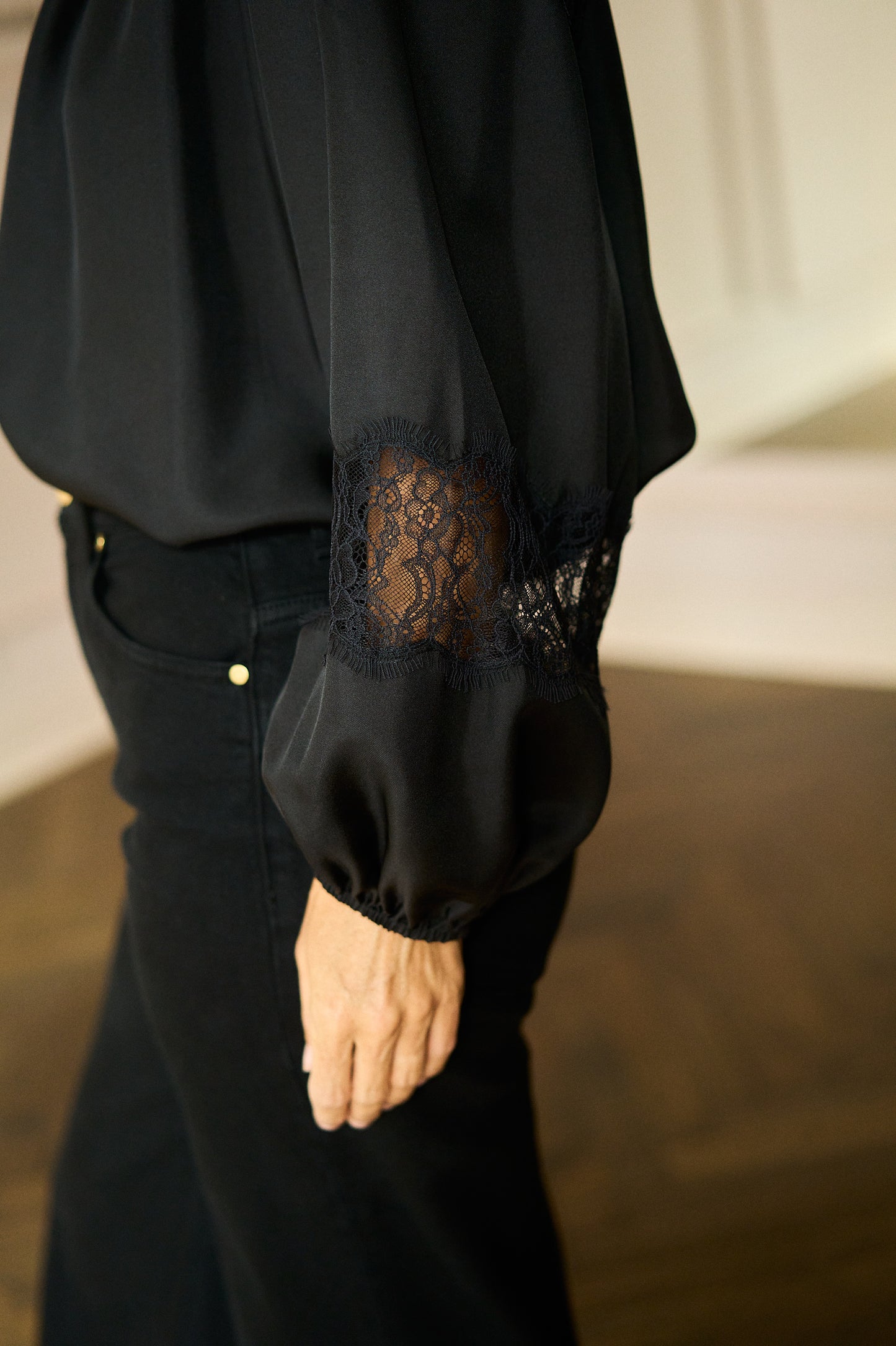 
                  
                    April First Berlin Ulla Johnson Bess Silk Blouse Noir
                  
                