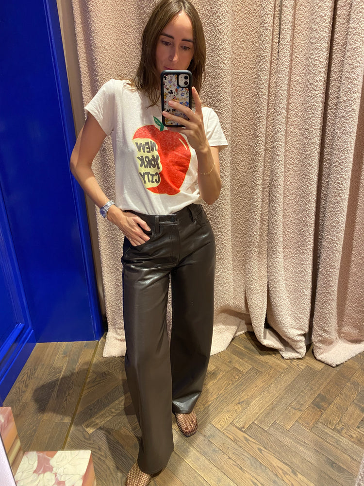 
                  
                    Apple T-Shirt NYC
                  
                