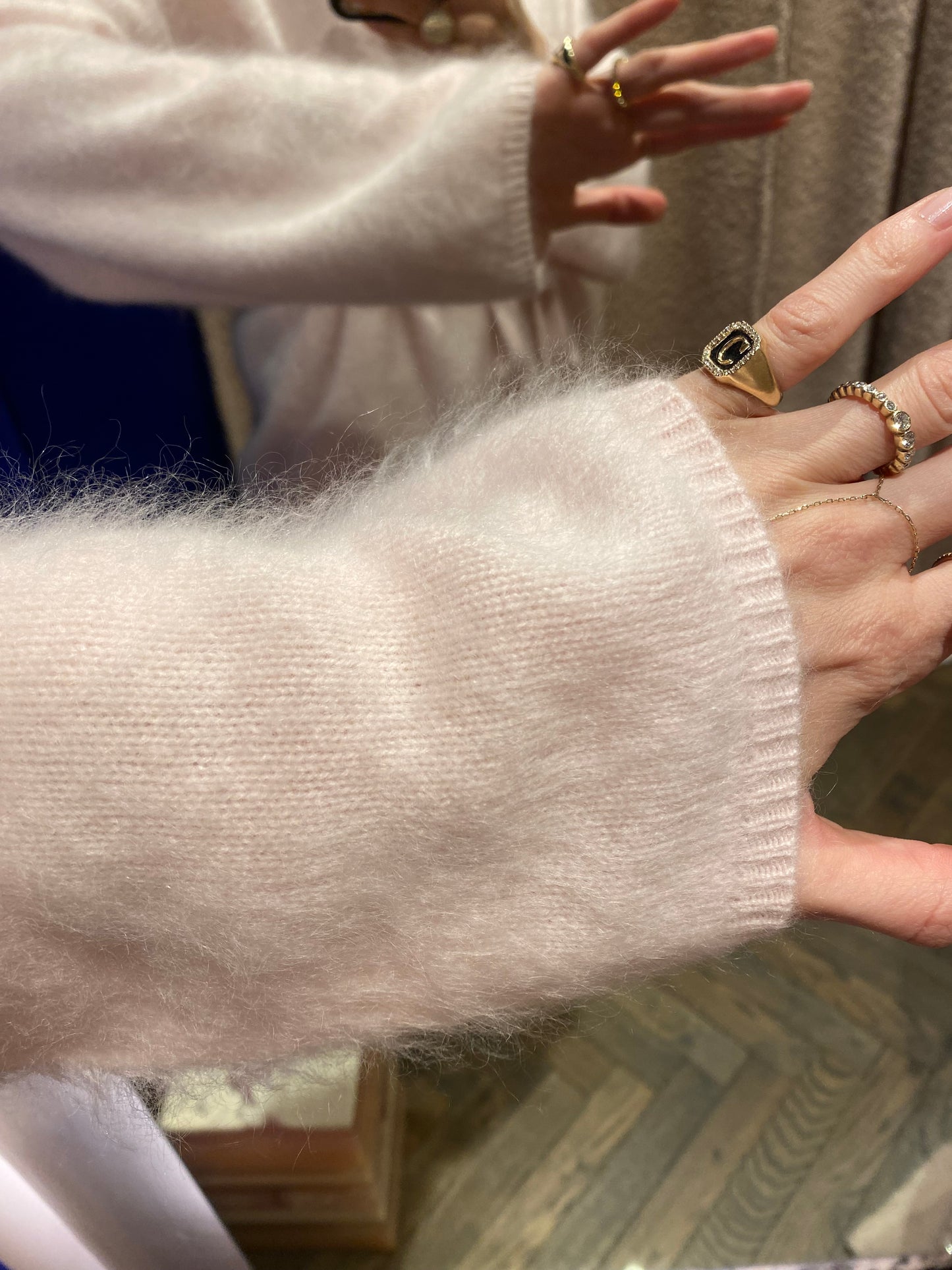 
                  
                    Brushed Cashmere Cardigan Powder
                  
                