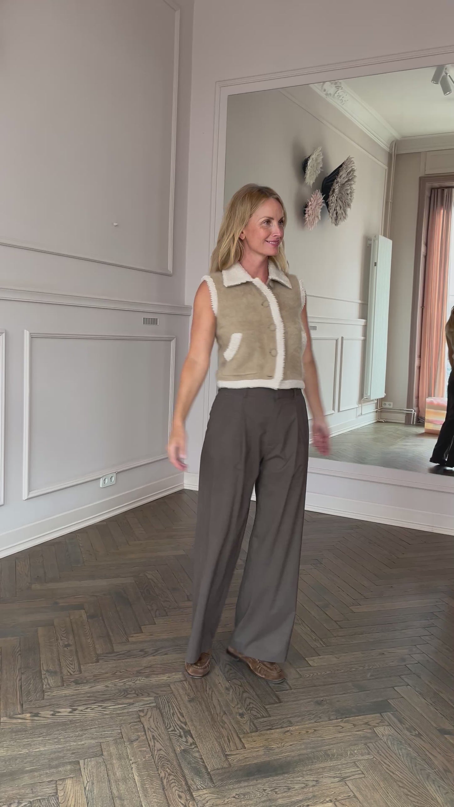 
                  
                    Load and play video in Gallery viewer, Grizzly Wrangler Vest Camel
                  
                