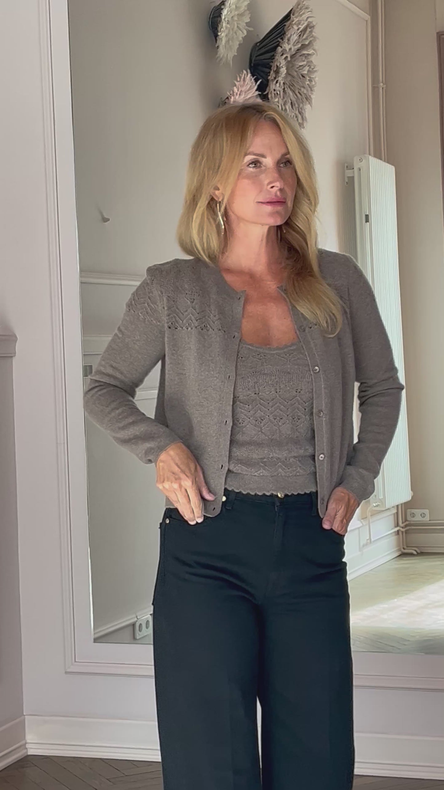 
                  
                    Load and play video in Gallery viewer, April First Berlin Ulla Johnson Cassia Cashmere Cardigan
                  
                