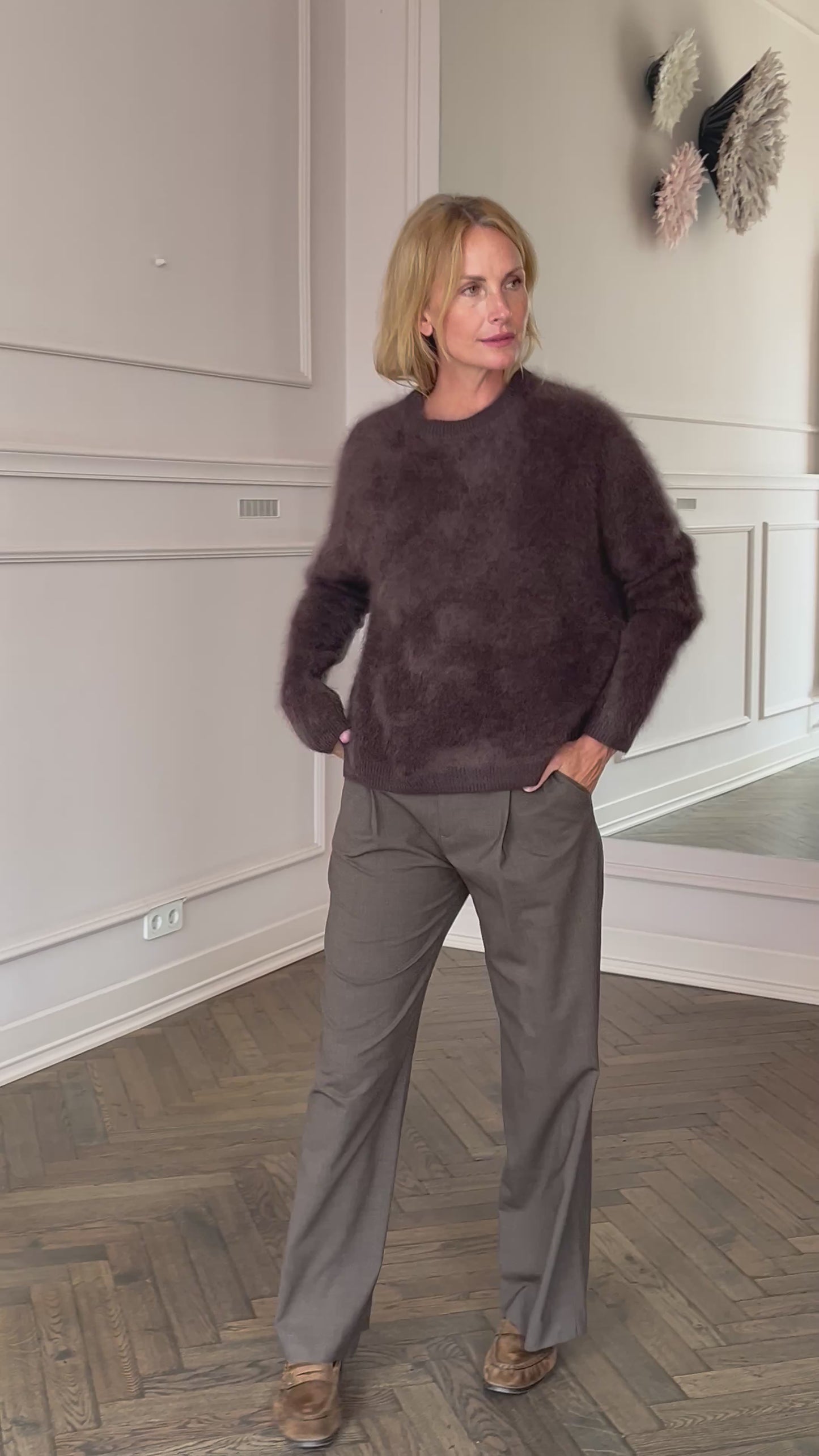 
                  
                    Load and play video in Gallery viewer, April First Berlin Soft Goat Brushed Boyfriend Crewneck Mocha
                  
                